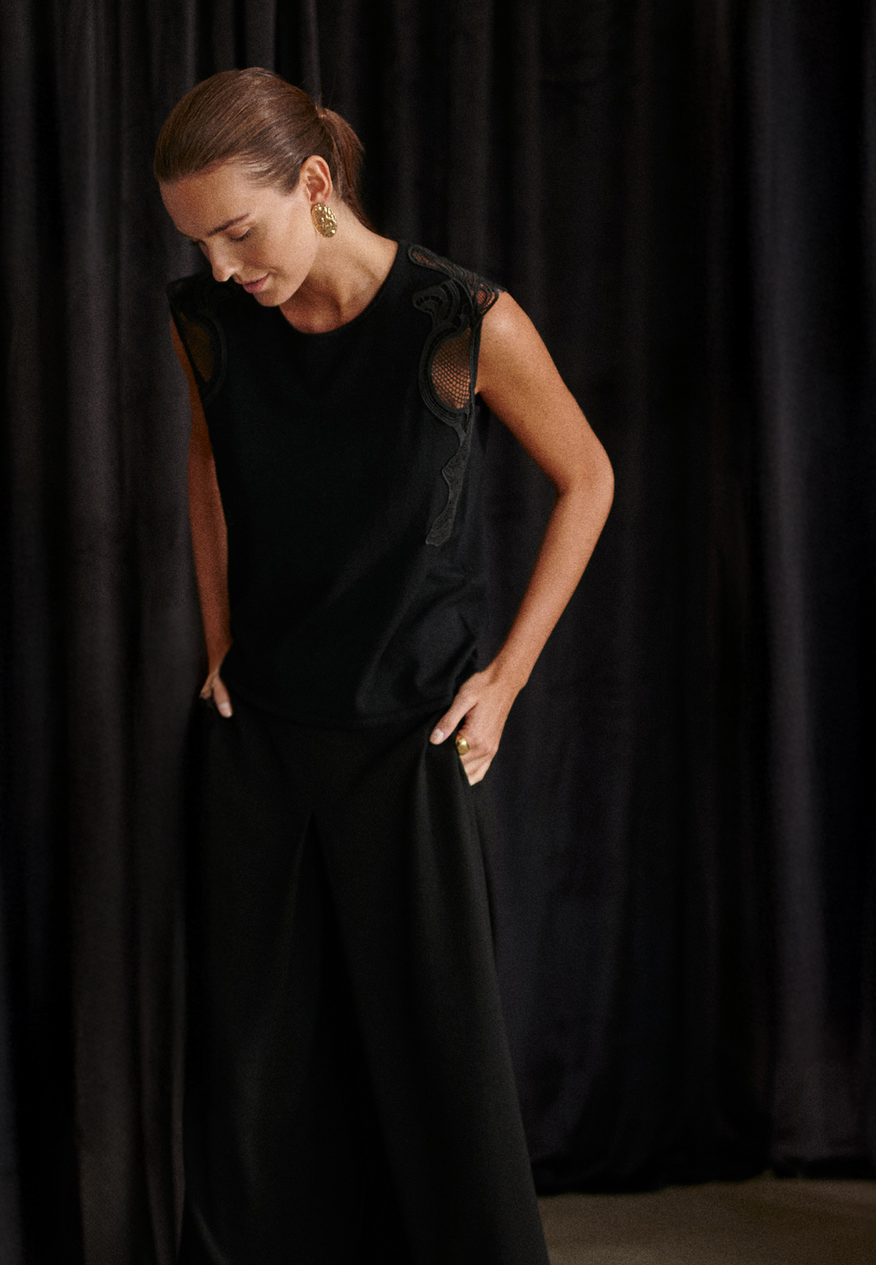 EFEKTOWNA BLUZKA Z KORONKĄ - LANERA CZARNY 2