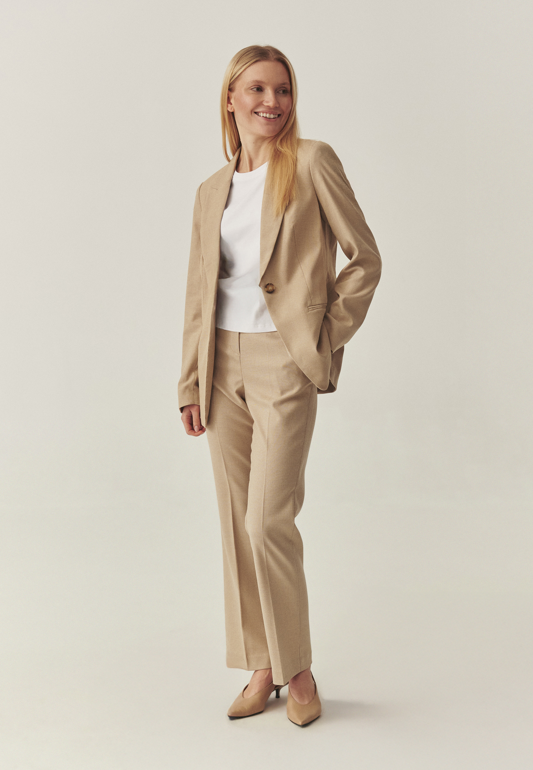 PANTALONI DE COSTUM CU CAROURI FINE — LAURANI ECRU 2