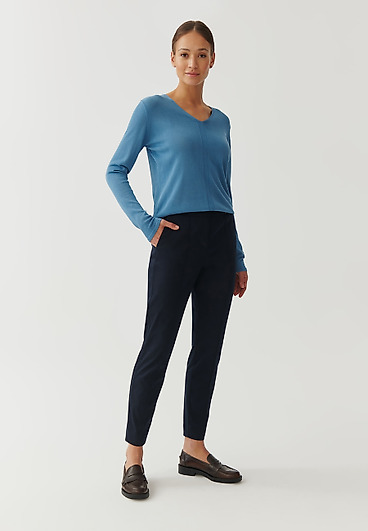 PANTALONI DE DAMĂ, DIN ȚESĂTURĂ, CU DUNGĂ CUSUTĂ - JAKINA PANTALONI DE DAMĂ, DIN ȚESĂTURĂ, CU DUNGĂ CUSUTĂ - JAKINA