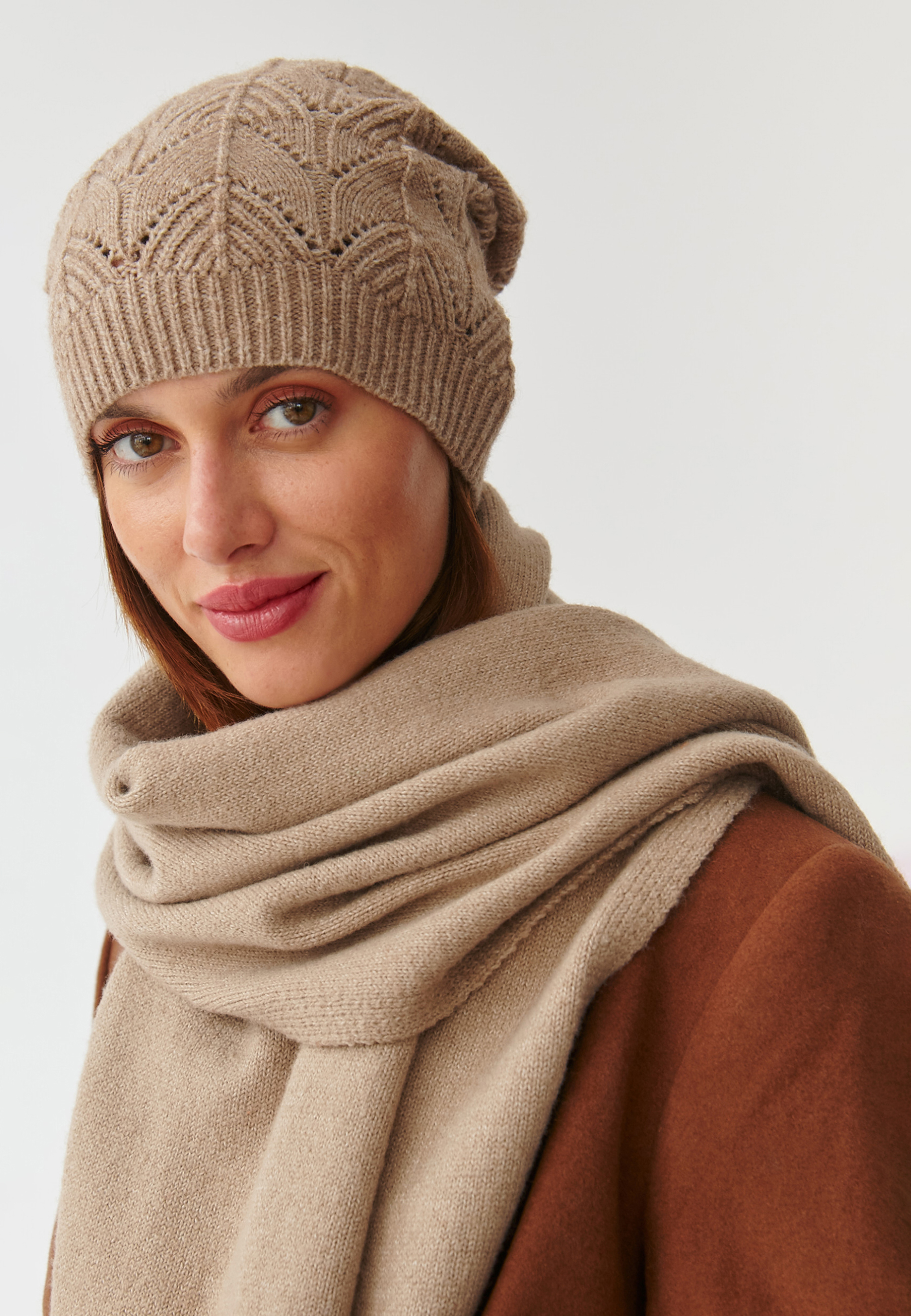 CĂCIULĂ DE DAMĂ TRICOTATĂ AZURA