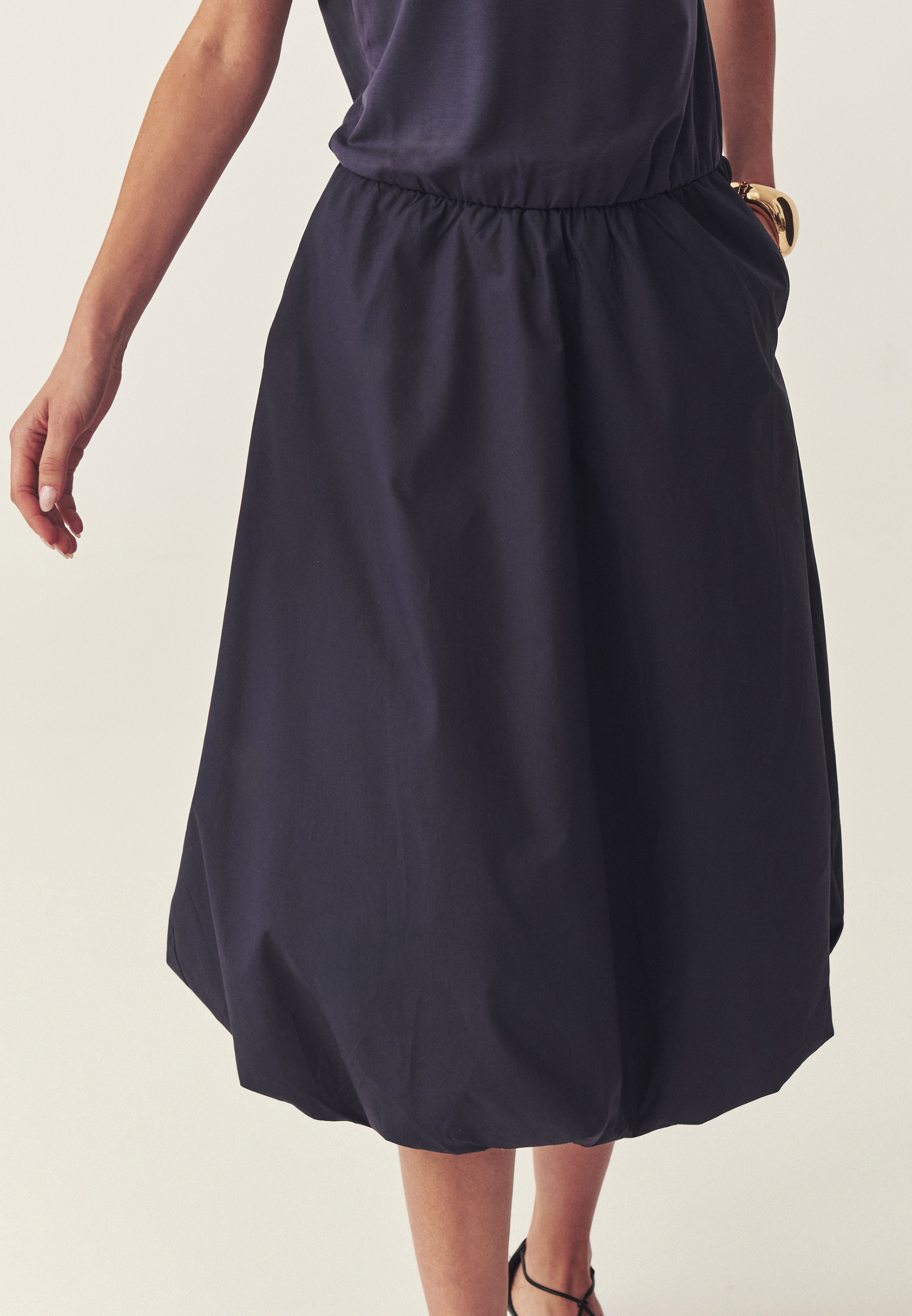 BALÓNOVÉ ŠATY Z KOMBINOVANÉHO MATERIÁLU – SELIJO