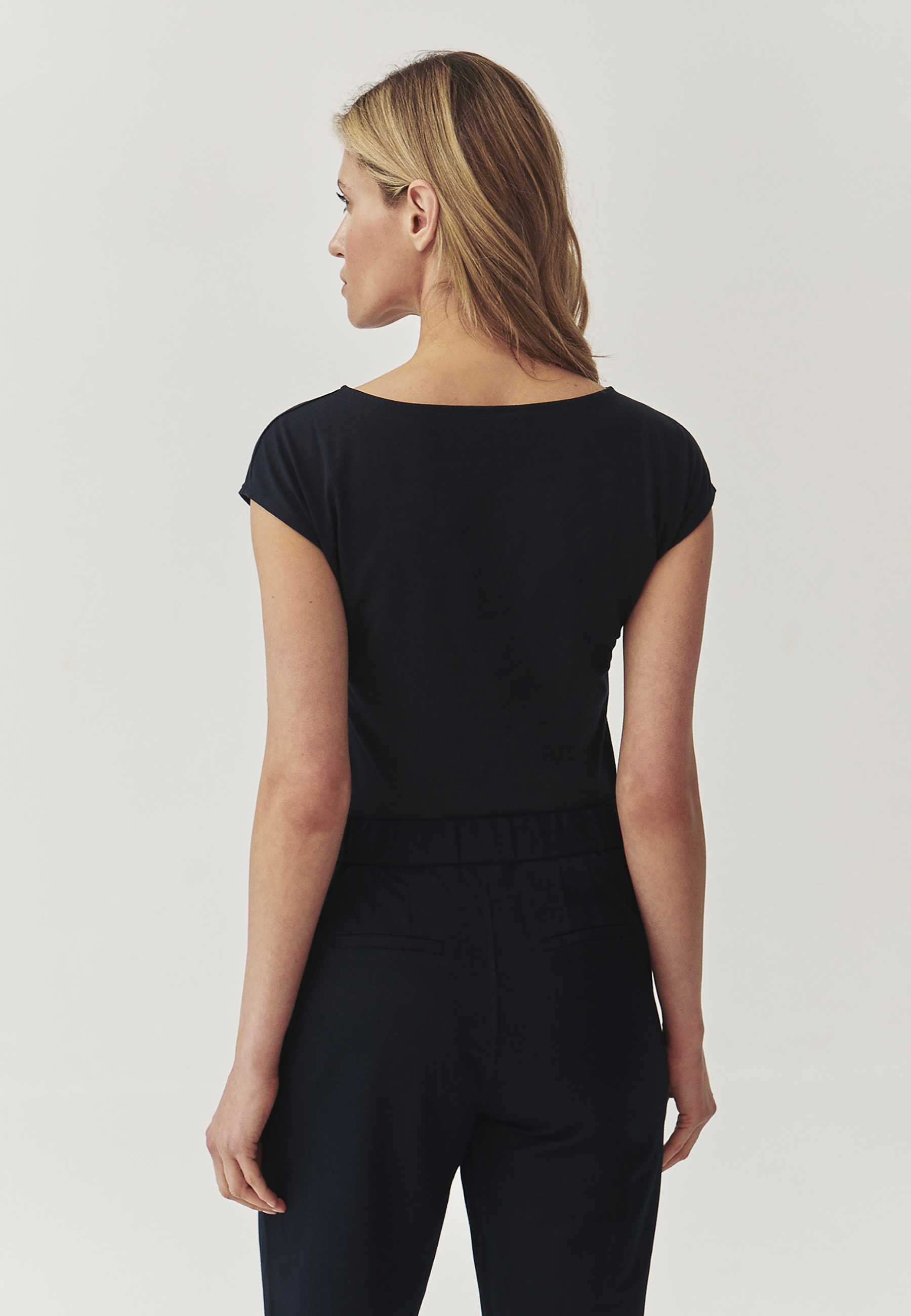 BAWEŁNIANY T-SHIRT DAMSKI Z MARYNISTYCZNYM NADRUKIEM - AMANDA 4 GRANATOWY 2