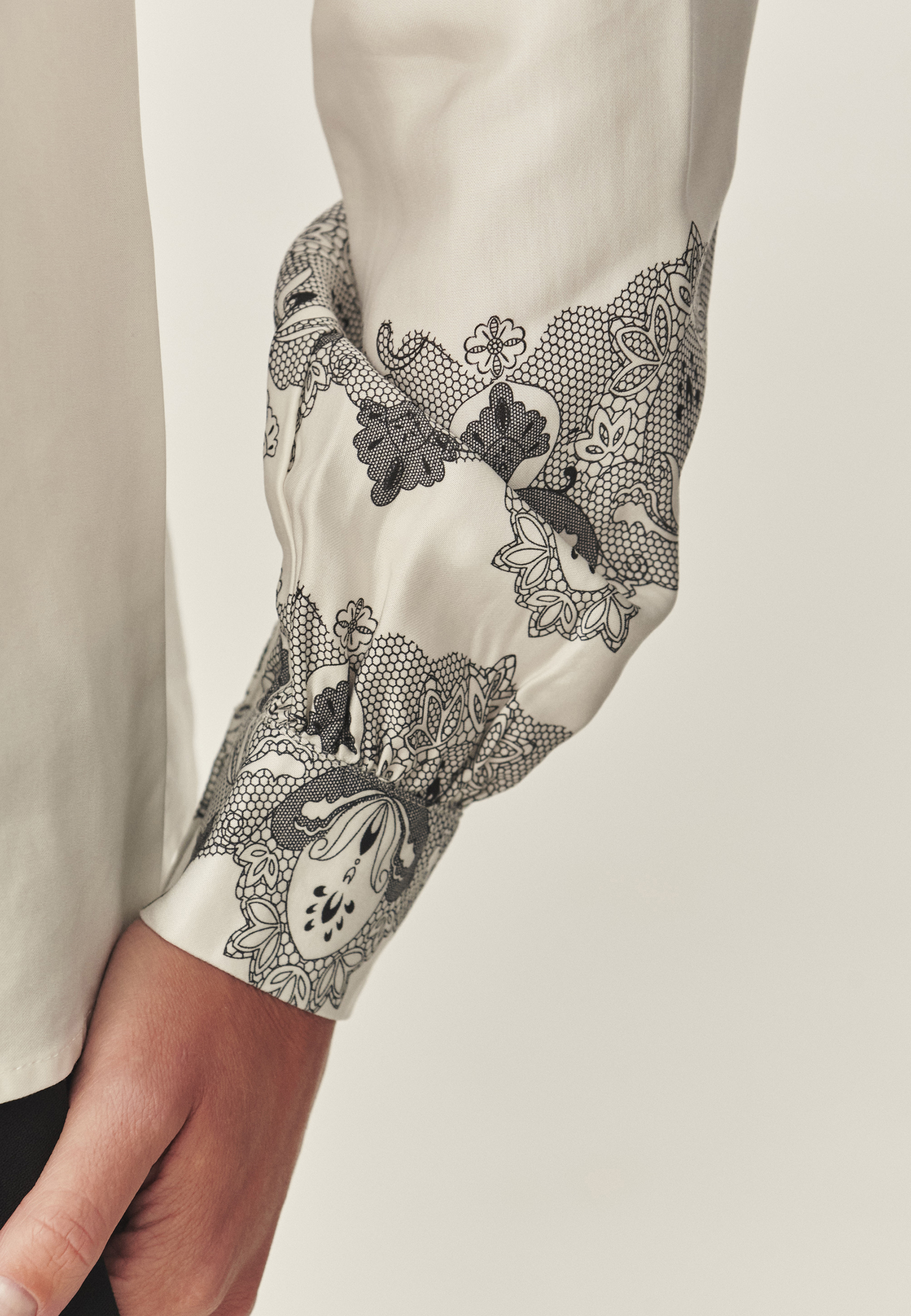 LADIES' WOVEN BLOUSE WITH LACE PRINT — VOVA 1 MULTICOLOR 2