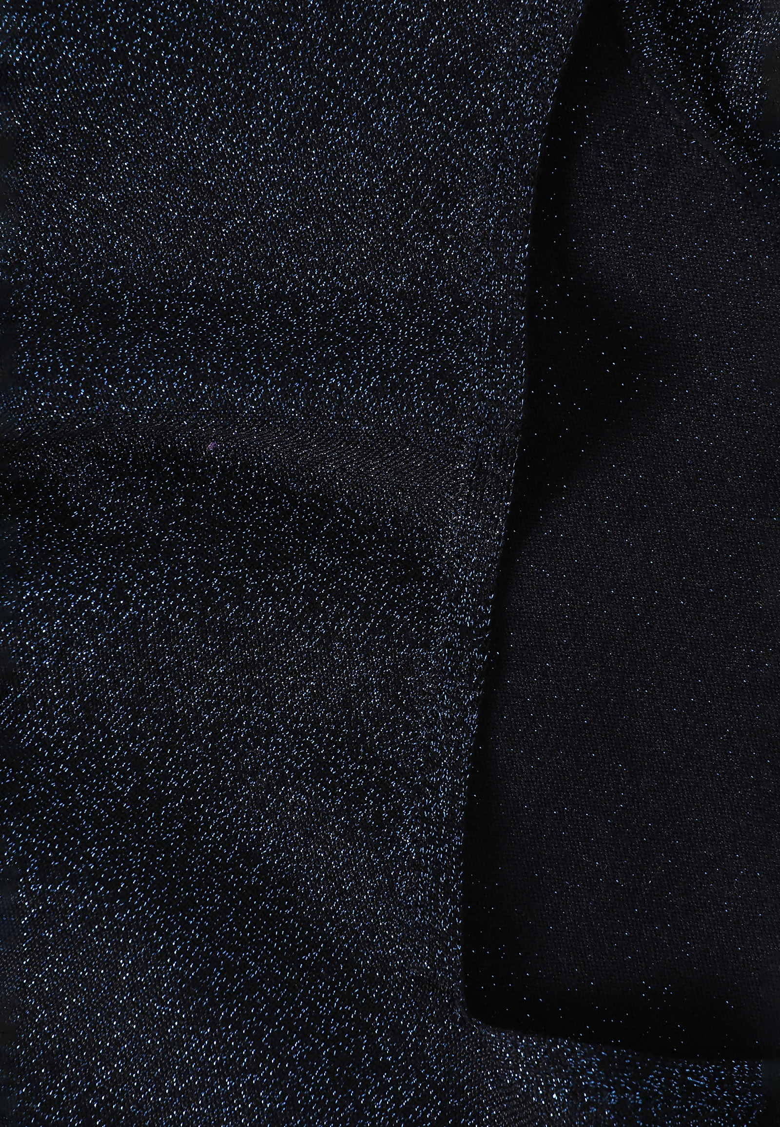 KLASYCZNY DAMSKI SWETER Z DEKOLTEM TYPU „V” I BŁYSZCZĄCĄ PRZĘDZĄ — FLARE KLASYCZNY DAMSKI SWETER Z DEKOLTEM TYPU „V” I BŁYSZCZĄCĄ PRZĘDZĄ — FLARE GRANATOWY 102882