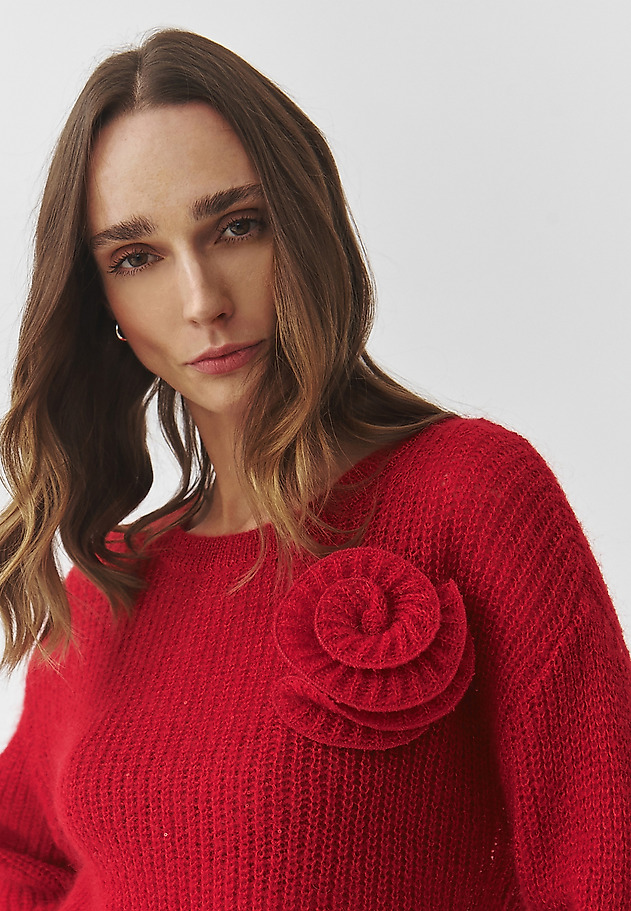 LADIES' JUMPER IN YARN WITH FLORAL, DECORATIVE ELEMENT — CLAIRE LADIES' JUMPER IN YARN WITH FLORAL, DECORATIVE ELEMENT — CLAIRE CZERWONY 4