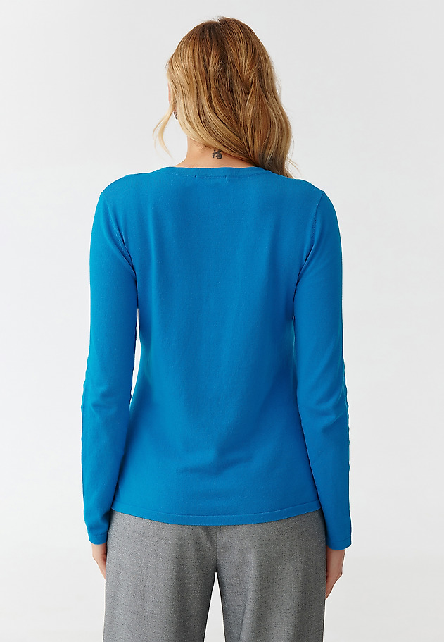 CLASSIC LADIES’ SWEARER WITH DECORATIVE STITCHING - NICOLETTA 1 CLASSIC LADIES’ SWEARER WITH DECORATIVE STITCHING - NICOLETTA 1 NIEBIESKI 4