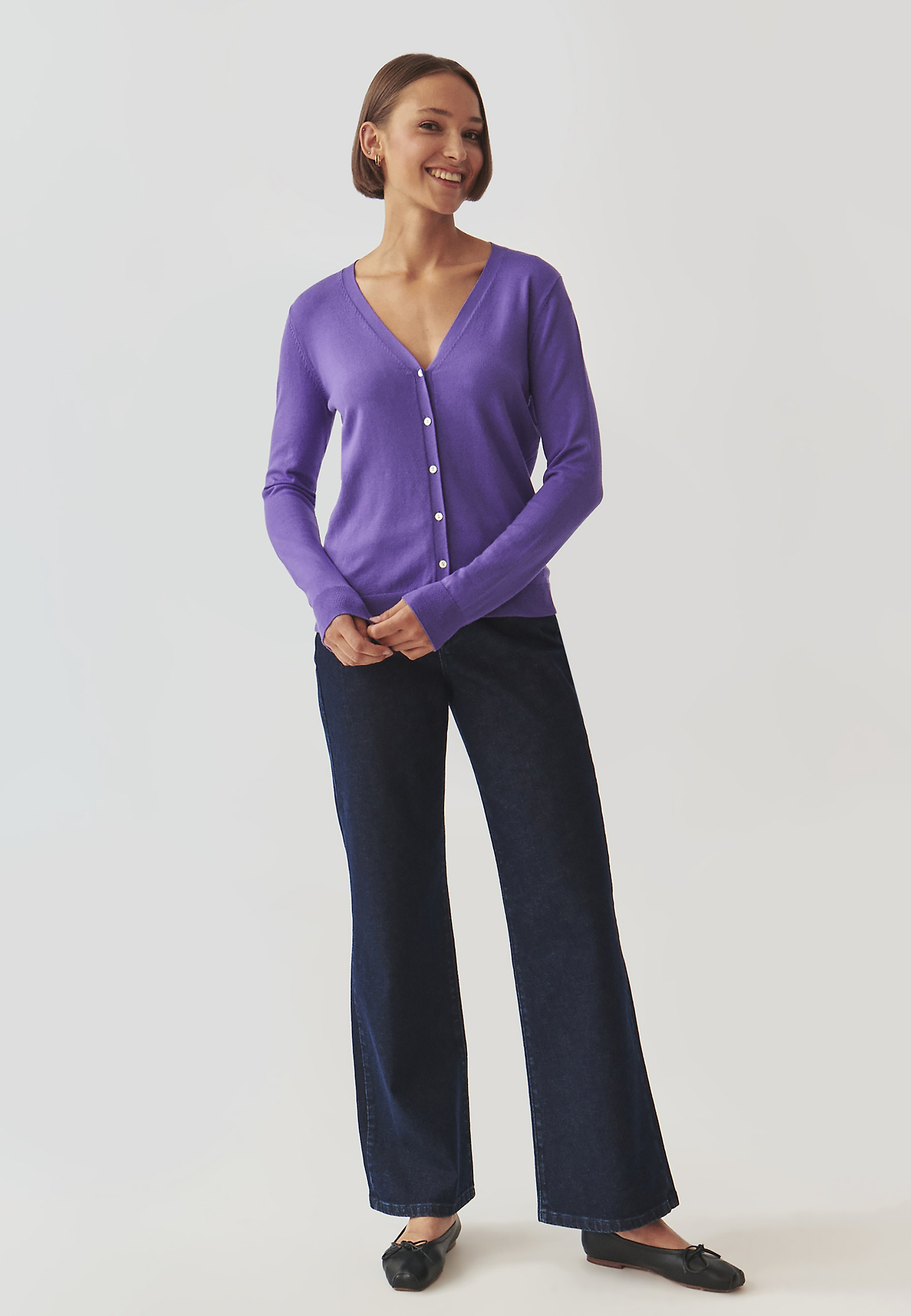 UNBUTTONED LADIES' SWEATER WITH V-NECKLINE - VERA UNBUTTONED LADIES' SWEATER WITH V-NECKLINE - VERA PURPLE 100490