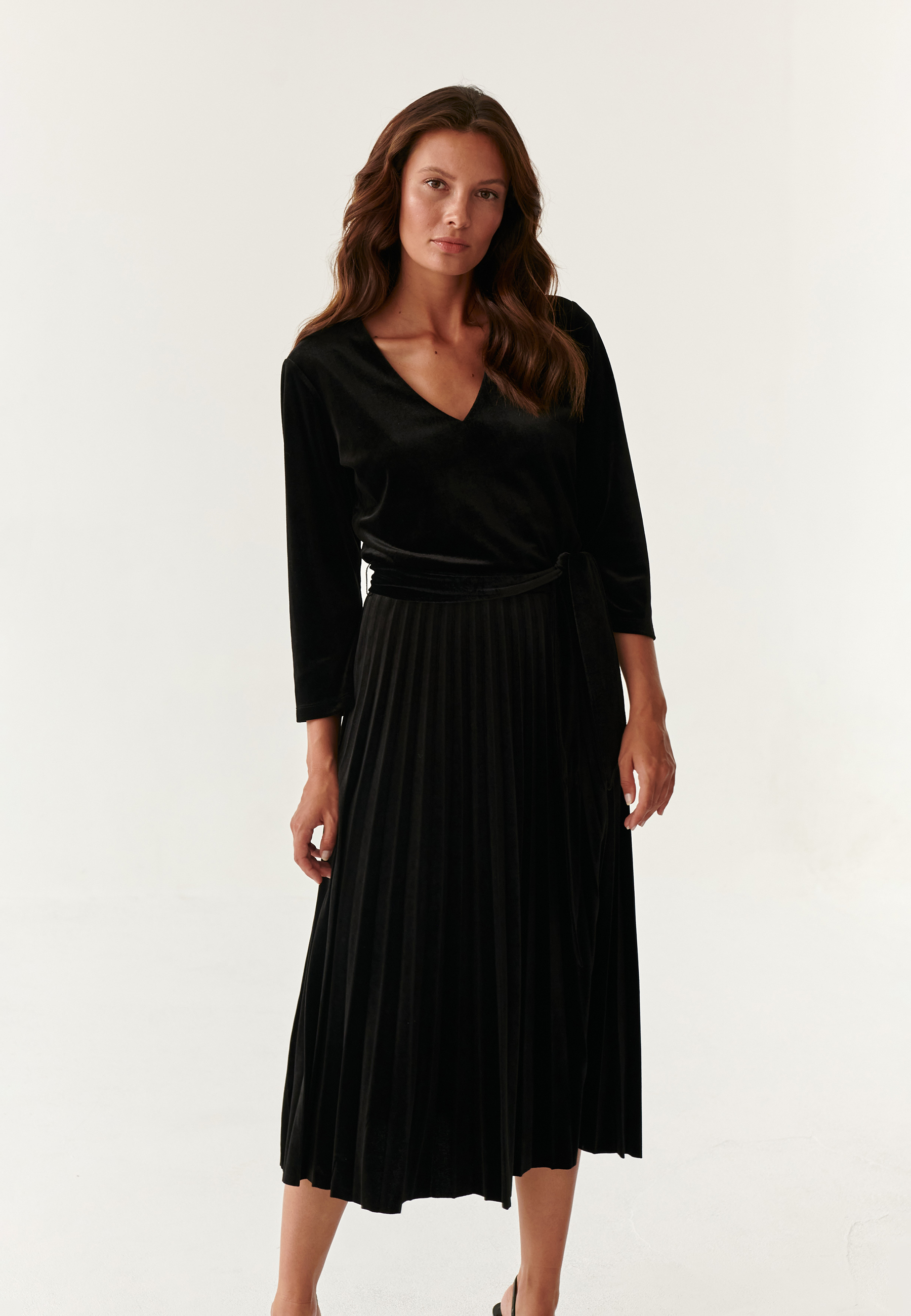 SUKIENKA MIDI Z AKSAMITU ANIKAMI