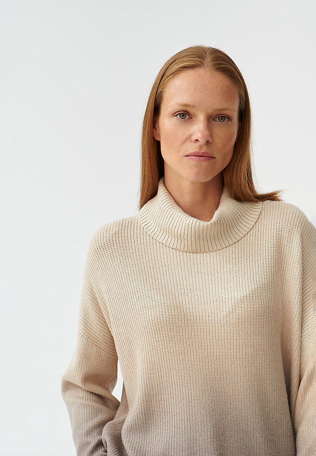 OVERSIZOWY SWETER DAMSKI Z EFEKTEM OMBRE JOSOMI OVERSIZOWY SWETER DAMSKI Z EFEKTEM OMBRE JOSOMI MULTIKOLOR 4