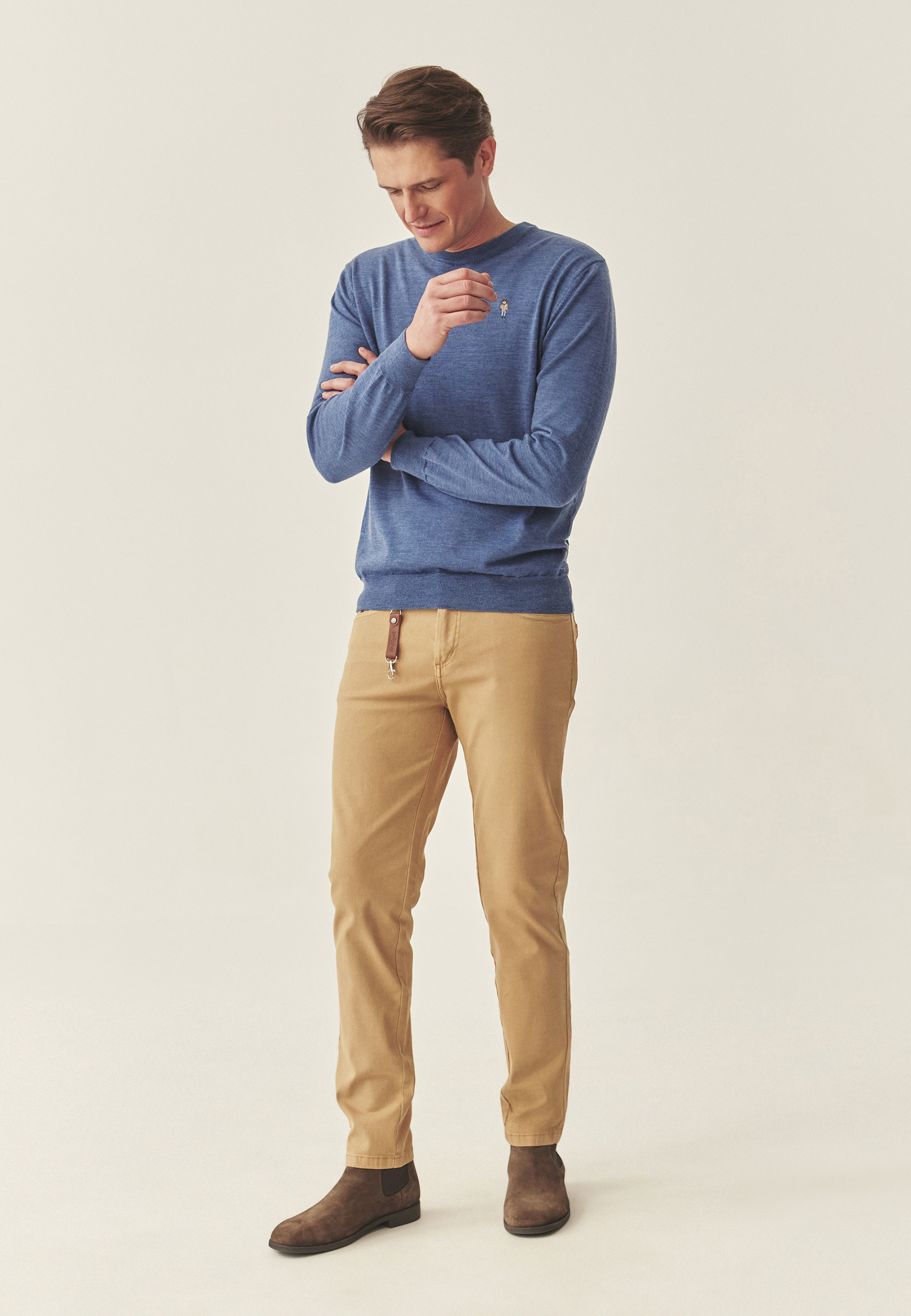 TKANINOWE SPODNIE MĘSKIE Z NASZYWKĄ Z MISIEM USZATKIEM CORGIMO BEŻOWY 2