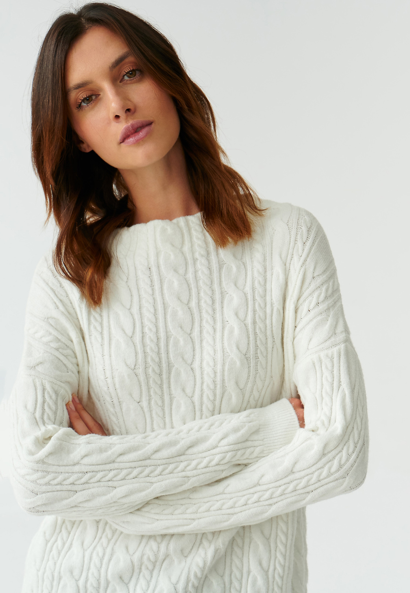 LADIES’ SWEATER WITH A BRAIDED KNIT WENWENA LADIES’ SWEATER WITH A BRAIDED KNIT WENWENA ECRU 91658