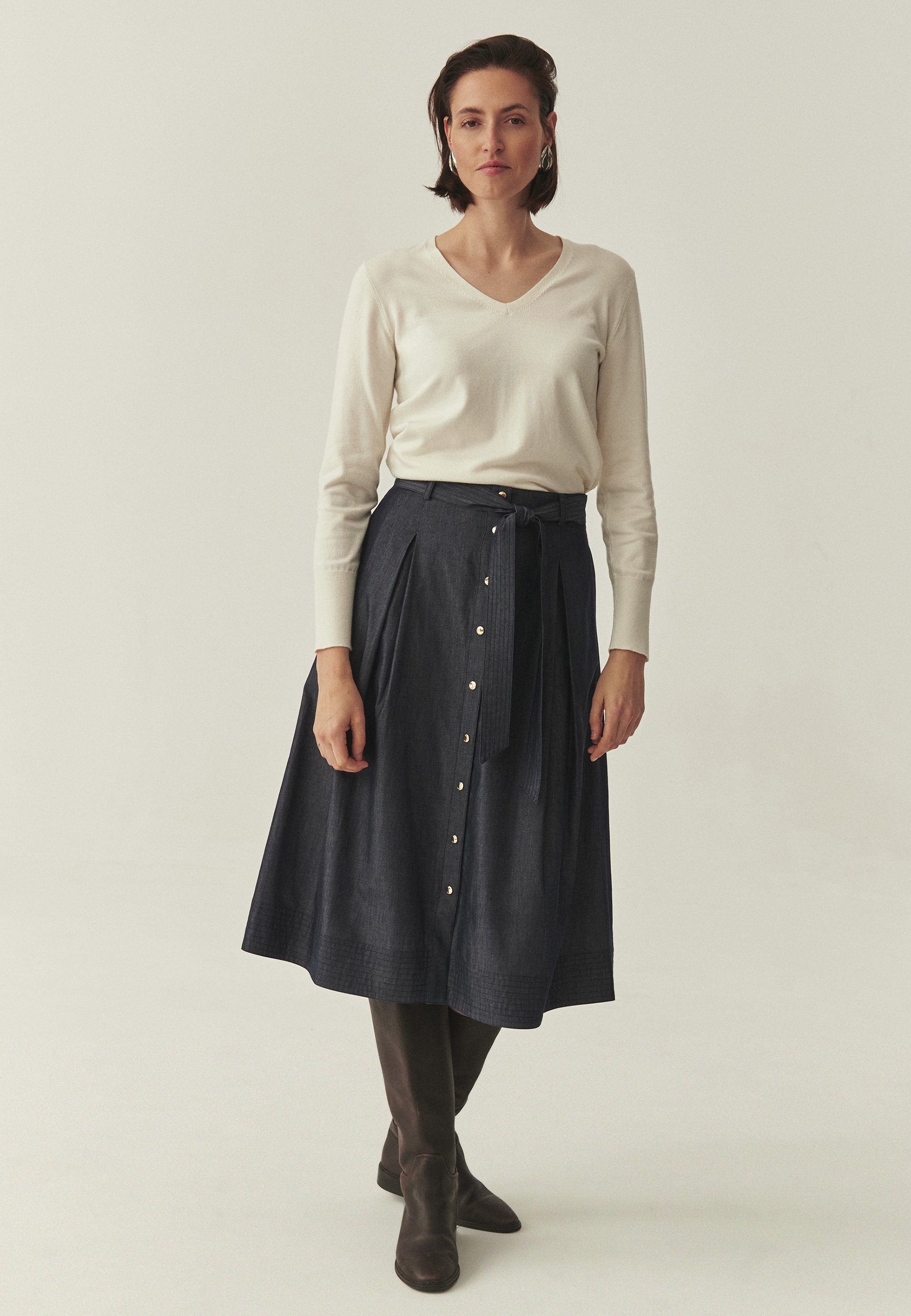 KLASYCZNY SWETER Z WISKOZĄ LENZING™ ECOVERO™ - NICOLLA BIAŁY 2