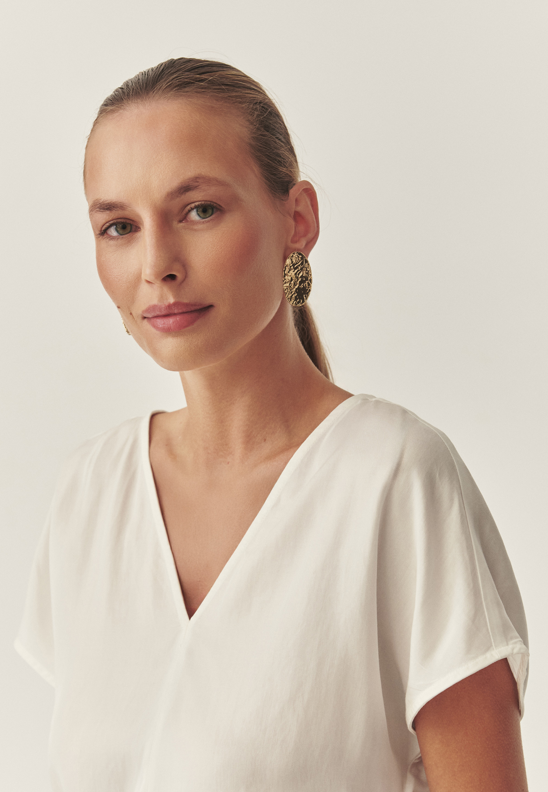 SATYNOWA BLUZKA DAMSKA Z KRÓTKIM RĘKAWEM - MEKONGA