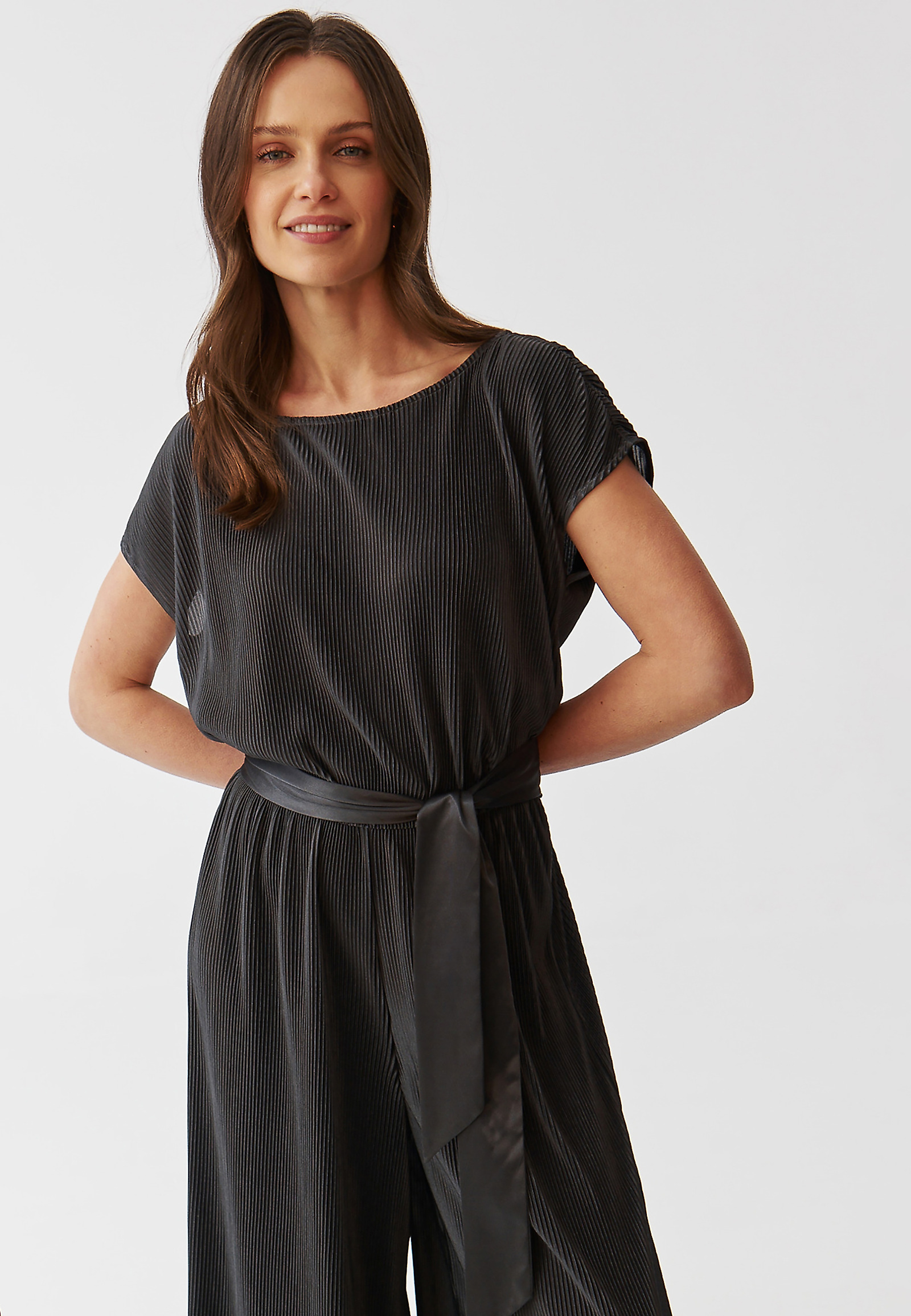 DZIANINOWY KOMBINEZON DAMSKI Z WIĄZANIEM W TALII - MILOU DZIANINOWY KOMBINEZON DAMSKI Z WIĄZANIEM W TALII - MILOU SZARY 96395