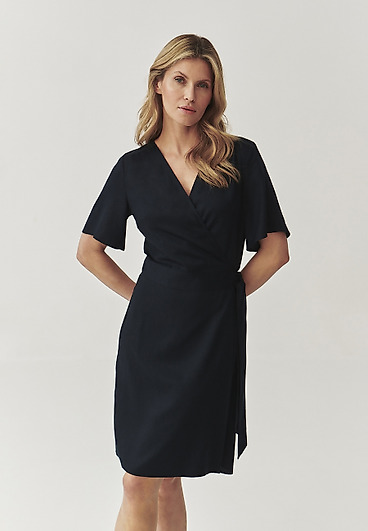 ZAVINOVACÍ ŠATY ZE VZDUŠNÉHO LYOCELLU - TAKTI ZAVINOVACÍ ŠATY ZE VZDUŠNÉHO LYOCELLU - TAKTI