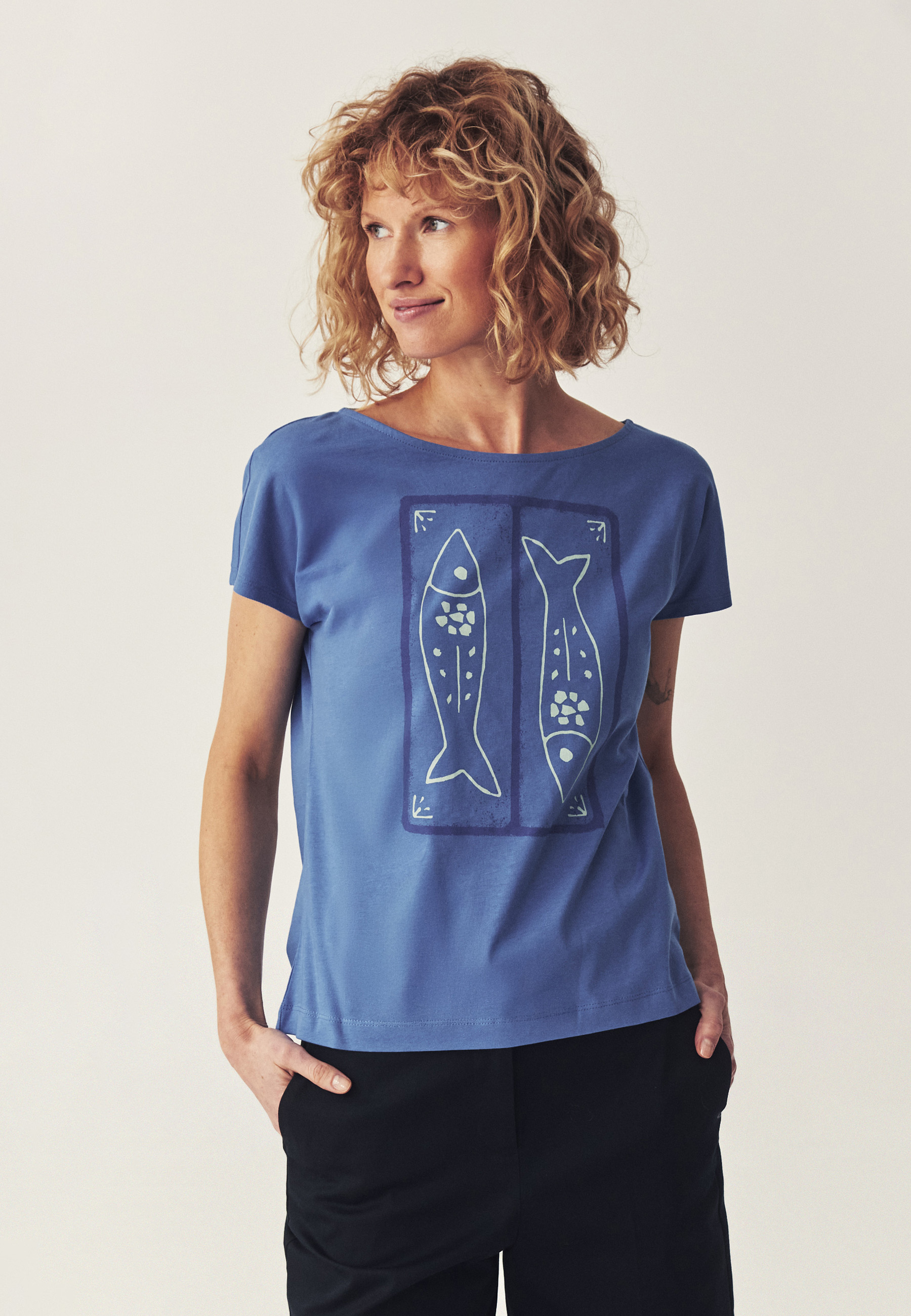 BAWEŁNIANY T-SHIRT Z NADRUKIEM - MANDENO 2 NIEBIESKI 2