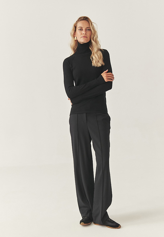 CLASSIC TURTLENECK JUMPER - NEKOKI CLASSIC TURTLENECK JUMPER - NEKOKI BLACK 3