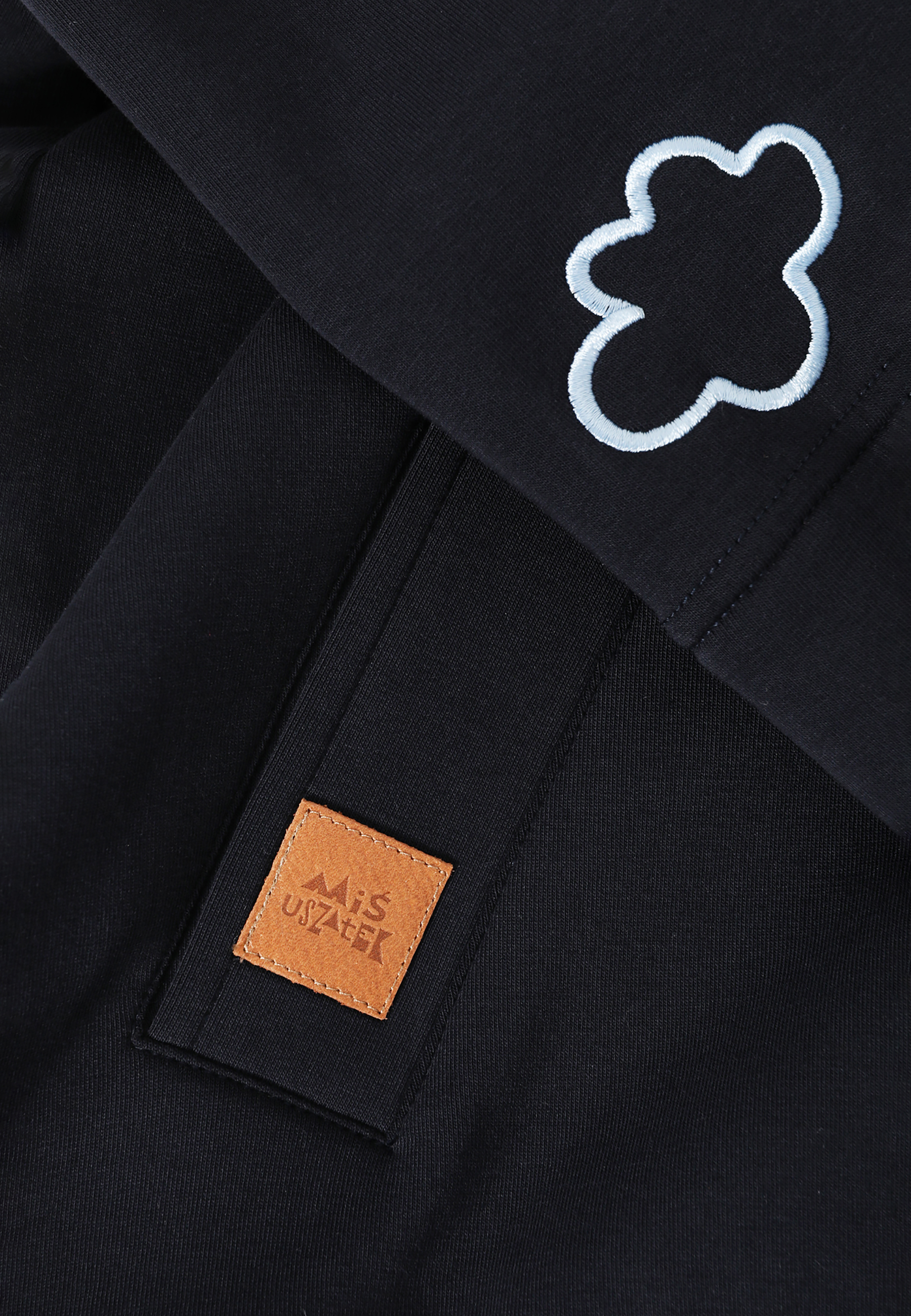 DÁMSKA ÚPLETOVÁ MIKINA NA ZIPS A S NÁŠIVKAMI A MOTÍVOM MACKA UŠKA – ENRIKA