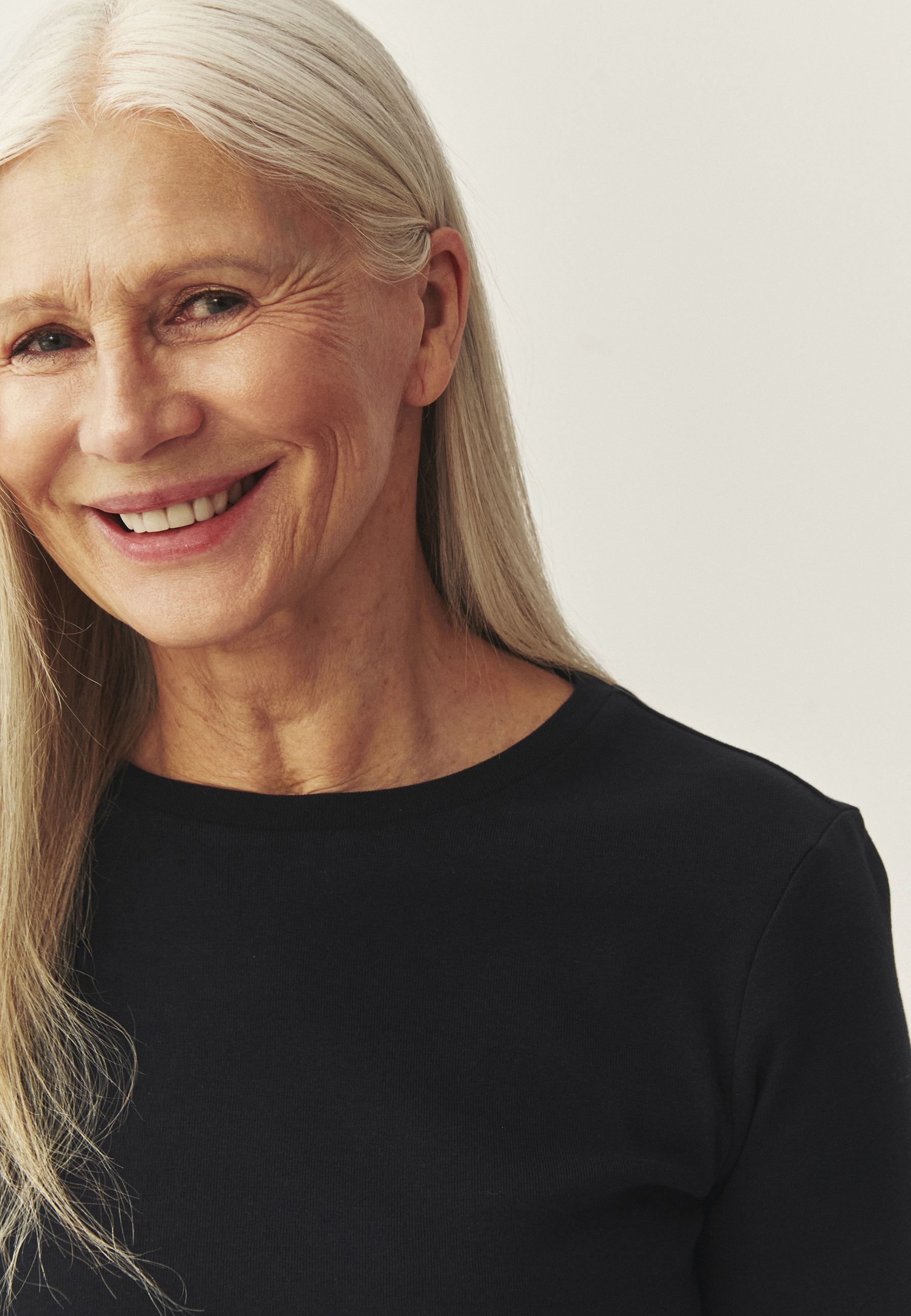 BAVLNENÉ TRIČKO S KRÁTKYMI RUKÁVMI - KIRI ČIERNA 2