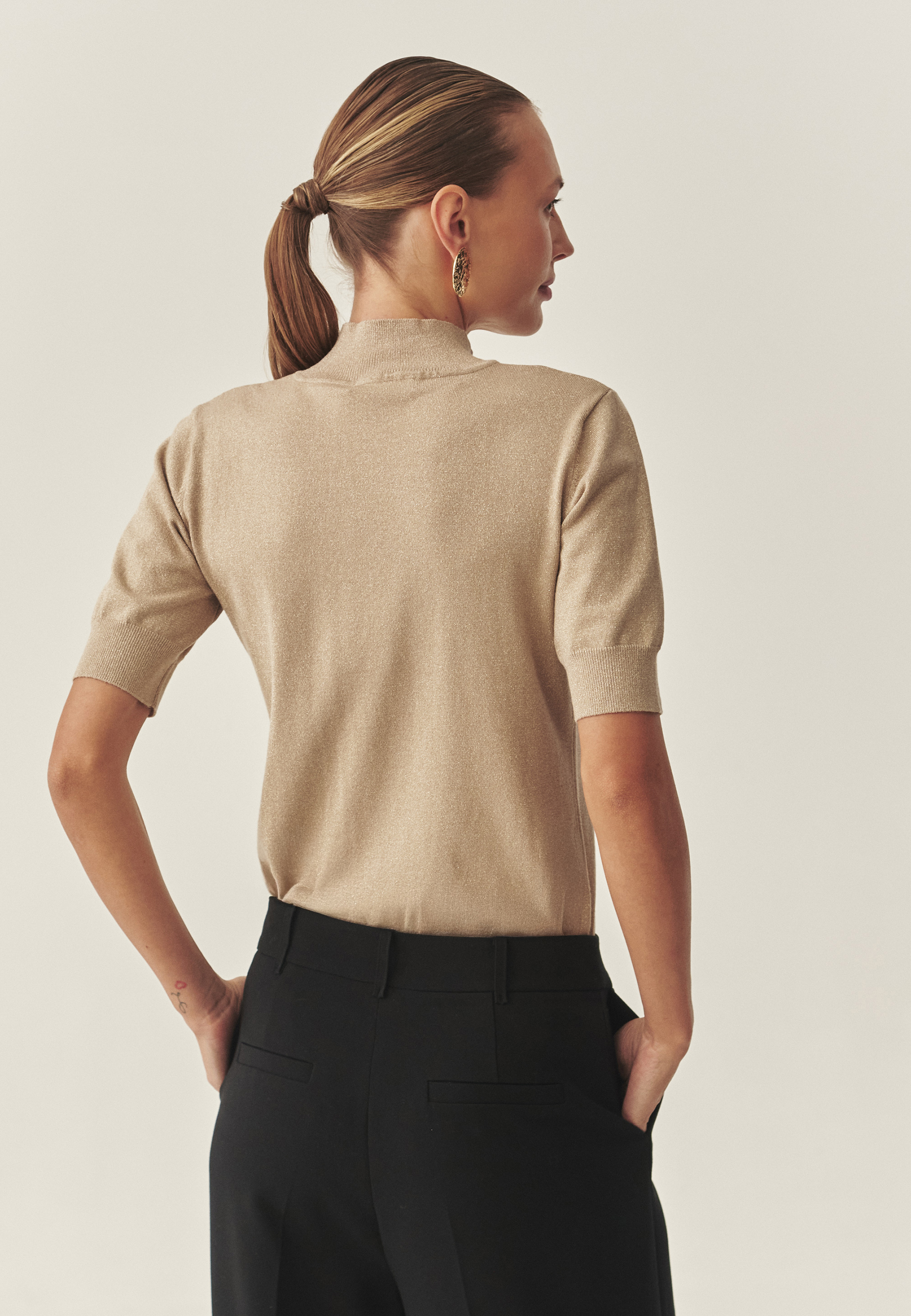 DÁMSKY SVETER S ROLÁKOM A LESKLOU PRIADZOU – LU 3 ŽLTÁ 2