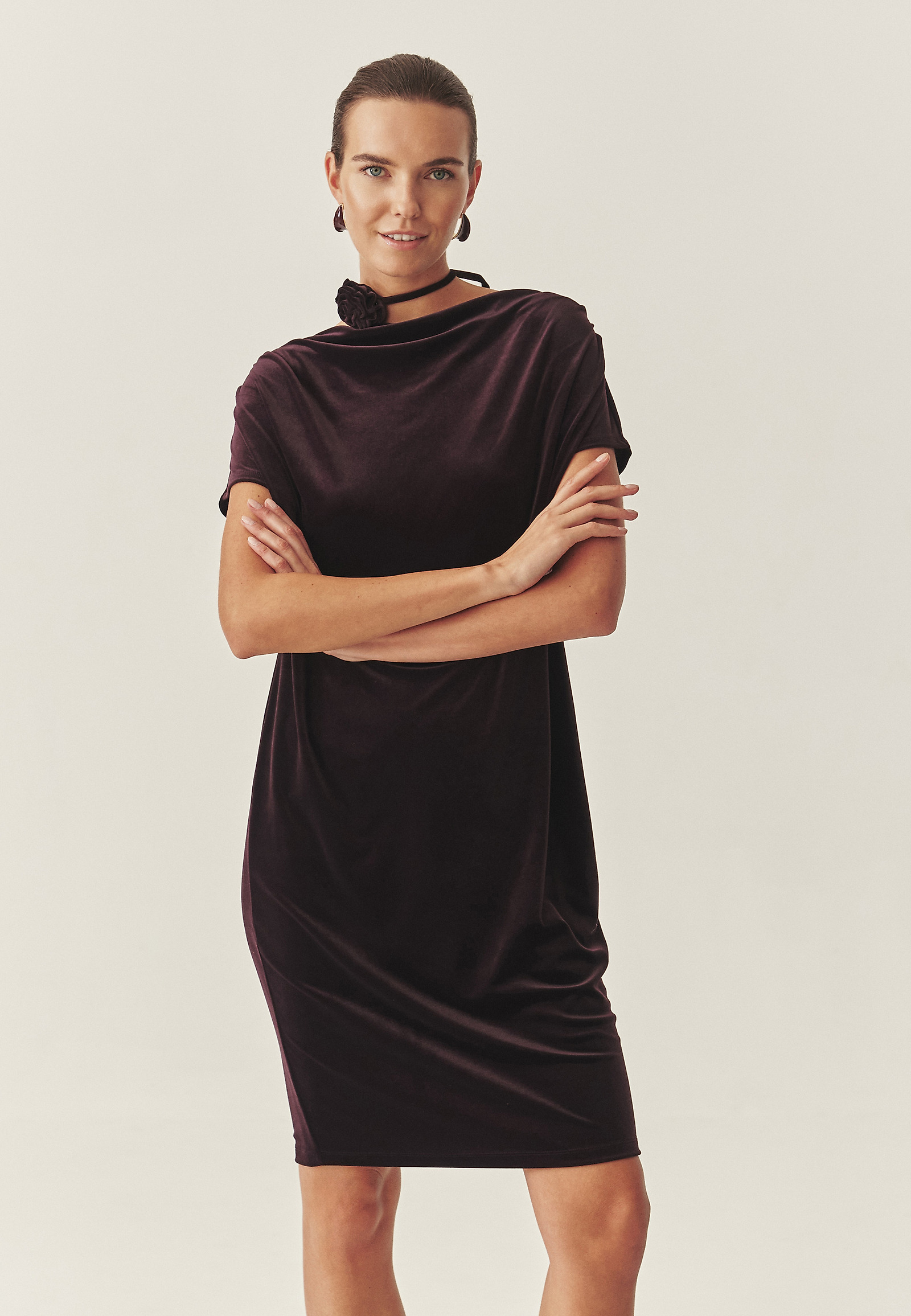 VELOUR DRESS WITH FLORAL DECORATIVE ELEMENT - MIRATI VELOUR DRESS WITH FLORAL DECORATIVE ELEMENT - MIRATI RED 118446