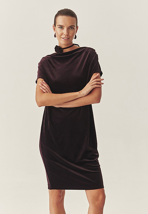 WELUROWA SUKIENKA Z KWIATOWYM ELEMENTEM OZDOBNYM - MIRATI CZERWONY 2