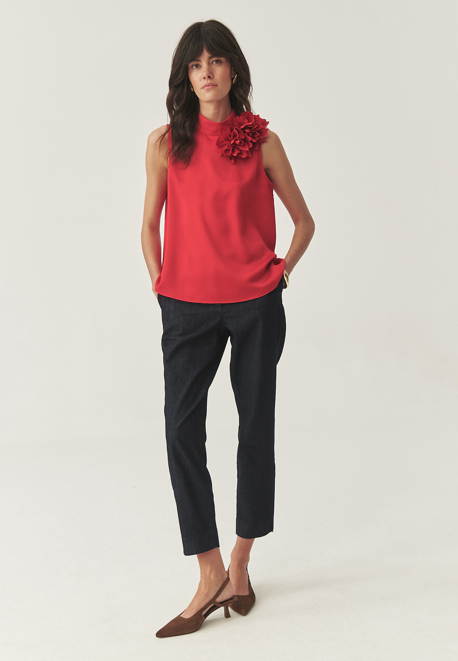 ELEGANTNA BLUZA Z FLORALNIM AKCENTOM - FLORIANA 1 ELEGANTNA BLUZA Z FLORALNIM AKCENTOM - FLORIANA 1 RDEČA 113561