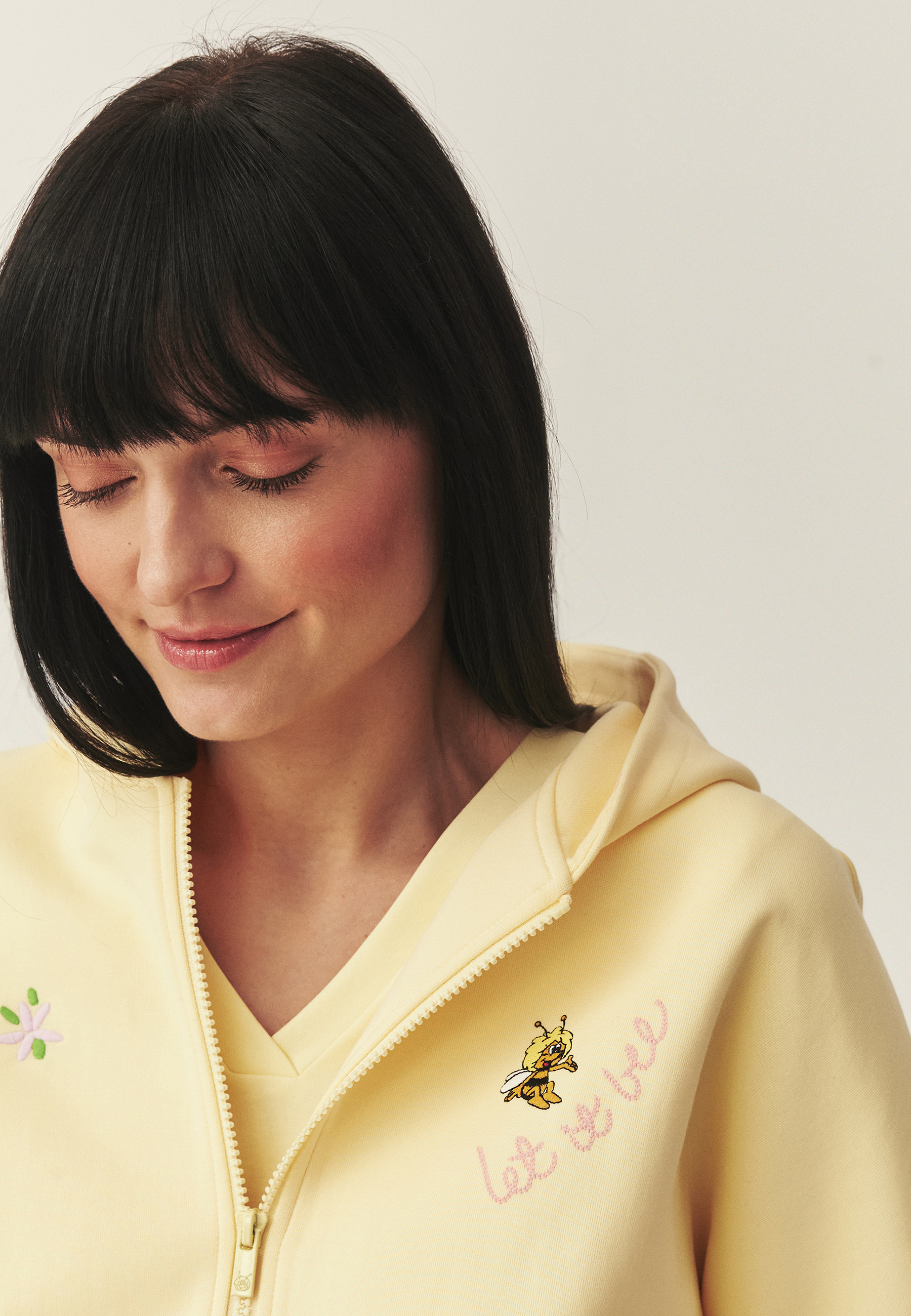 MÁSLOVÁ MIKINA S KAPUCÍ – WING