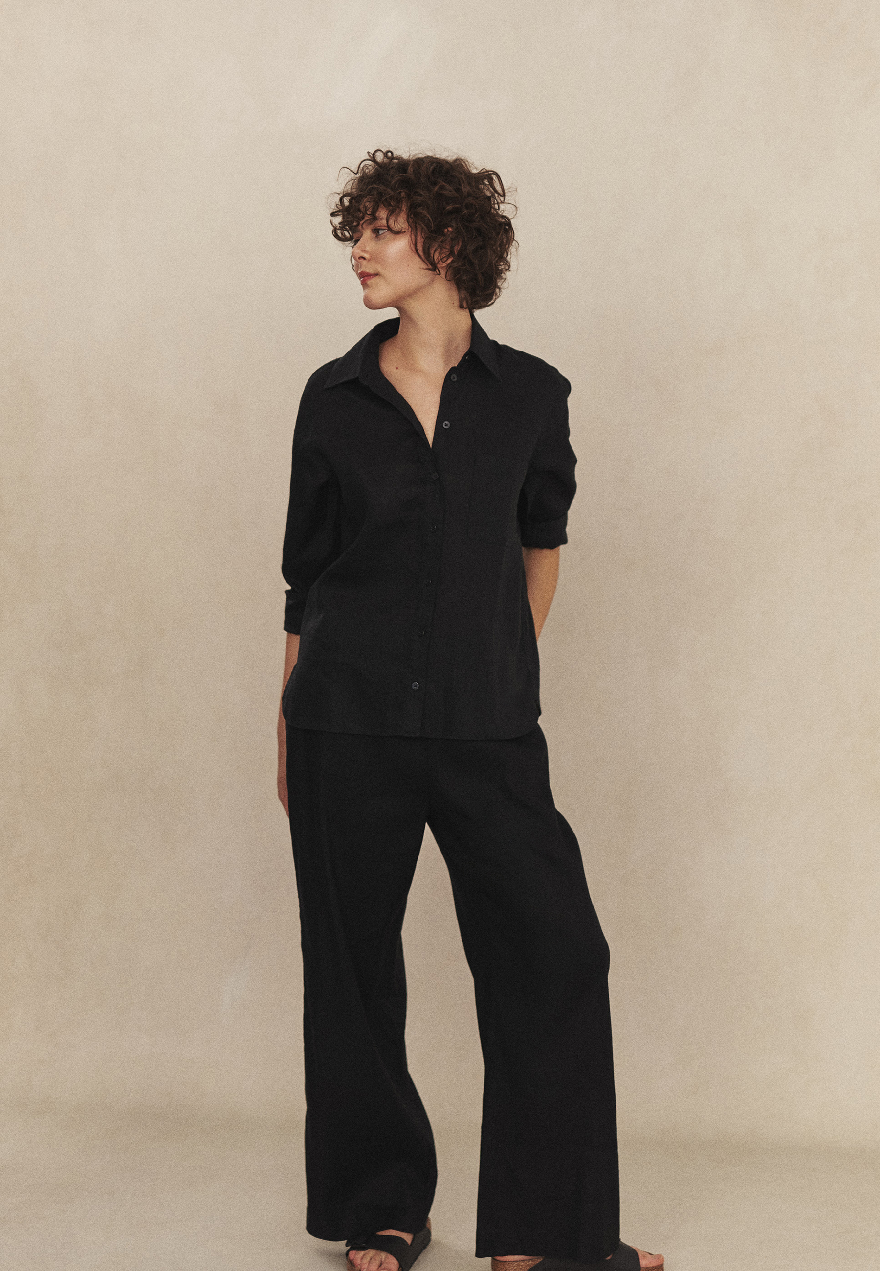 CĂMAȘĂ DIN IN, CU CROIALĂ LARGĂ - HANNA 1 NEGRU 2