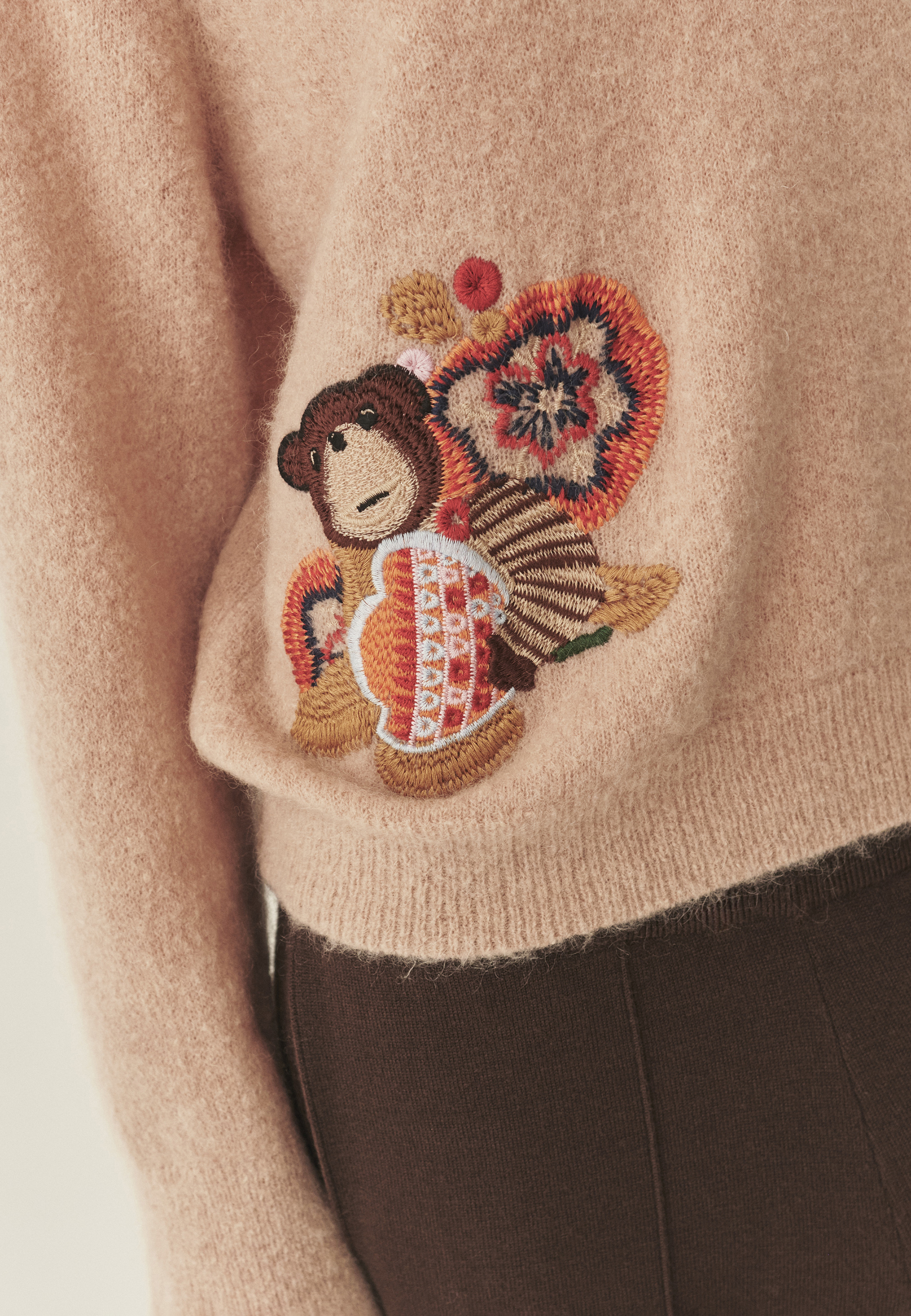 HAFTOWANY SWETER Z WEŁNĄ I MOHEREM - LUSHY BEŻOWY 2