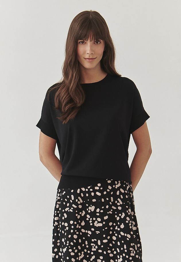 LADIES’ COMFORTABLE SWEATER WITH SMALL SIDE SLITS - IMON LADIES’ COMFORTABLE SWEATER WITH SMALL SIDE SLITS - IMON BLACK 1