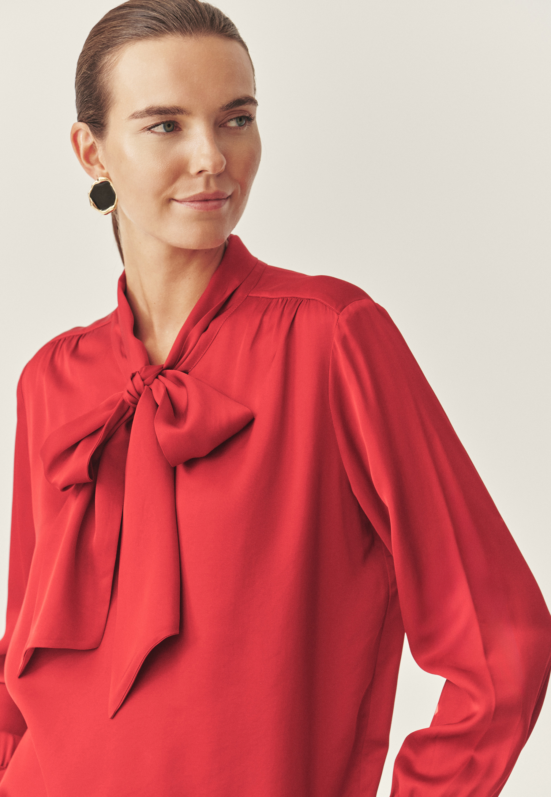 VISCOSE BLOUSE WITH DECORATIVE TIE - TIRA RED 2