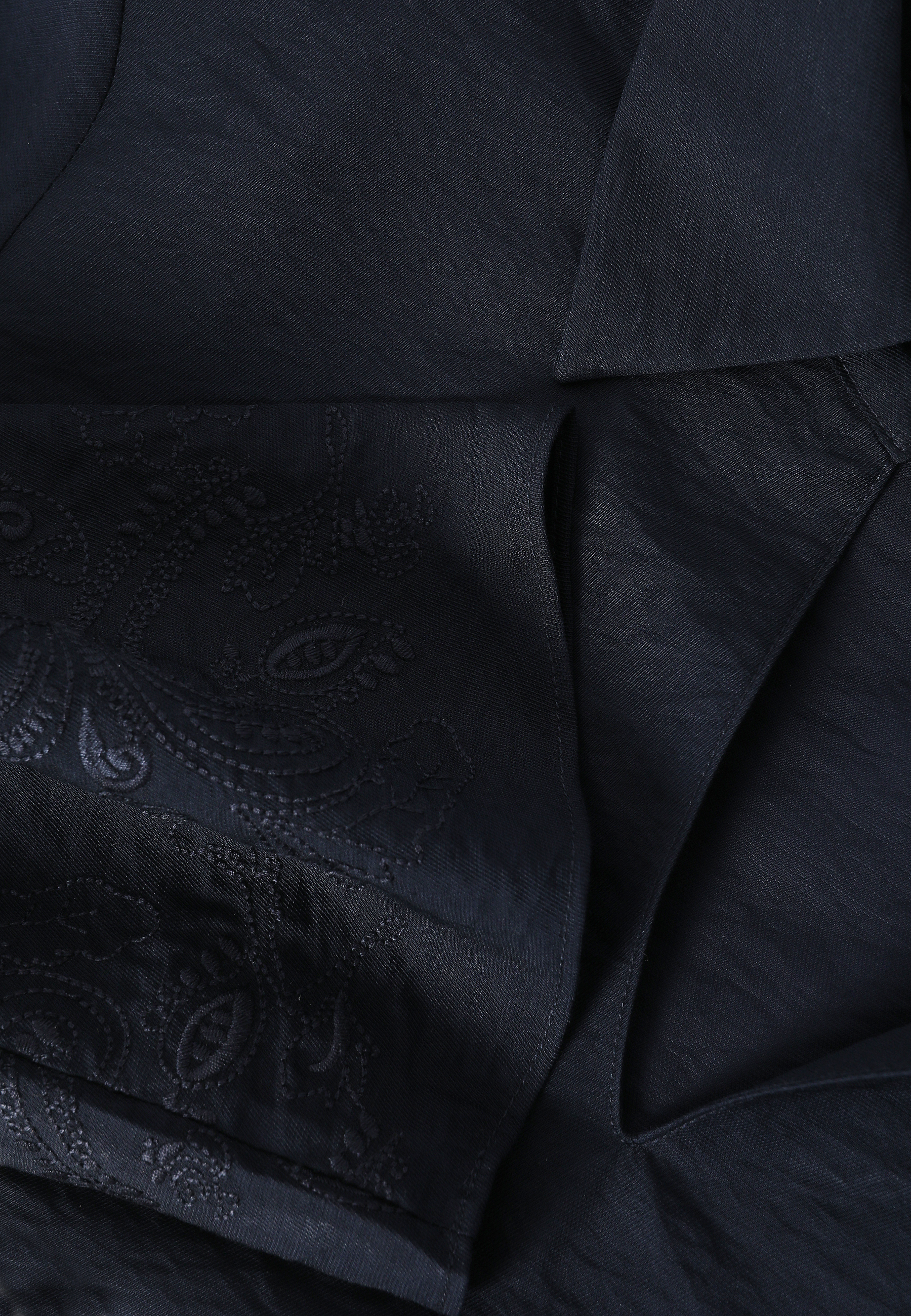 BLUZĂ ÎNNOPTATĂ CU BRODERIE - HATARI