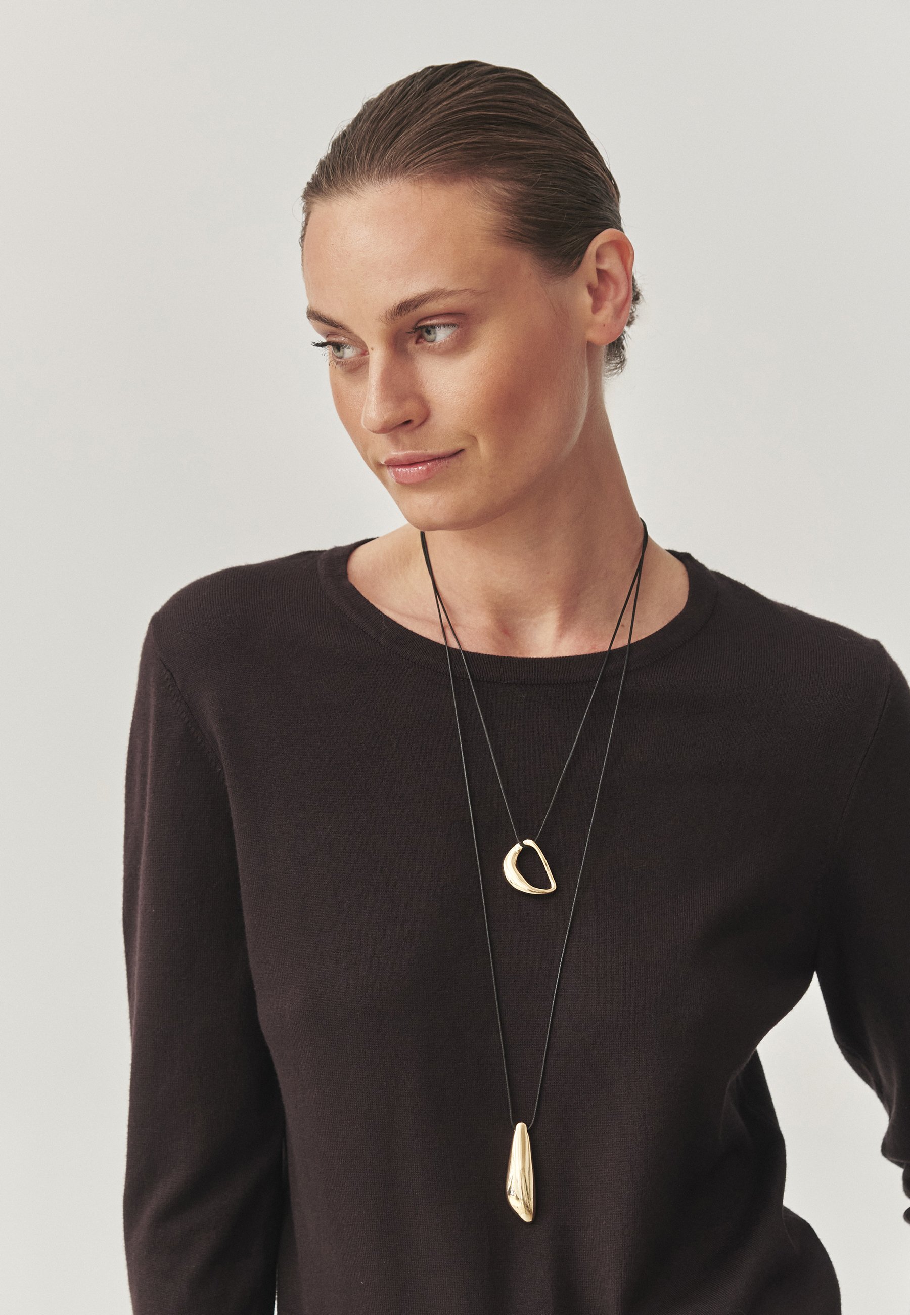 LONG NECKLACE WITH DOUBLE PENDANT - JONES