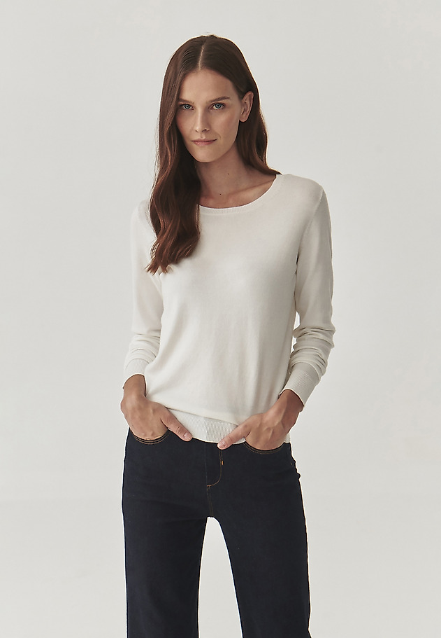 CLASSIC LADIES’ SWEATER WITH ROUND NECKLINE - TESSINI CLASSIC LADIES’ SWEATER WITH ROUND NECKLINE - TESSINI ECRU 1