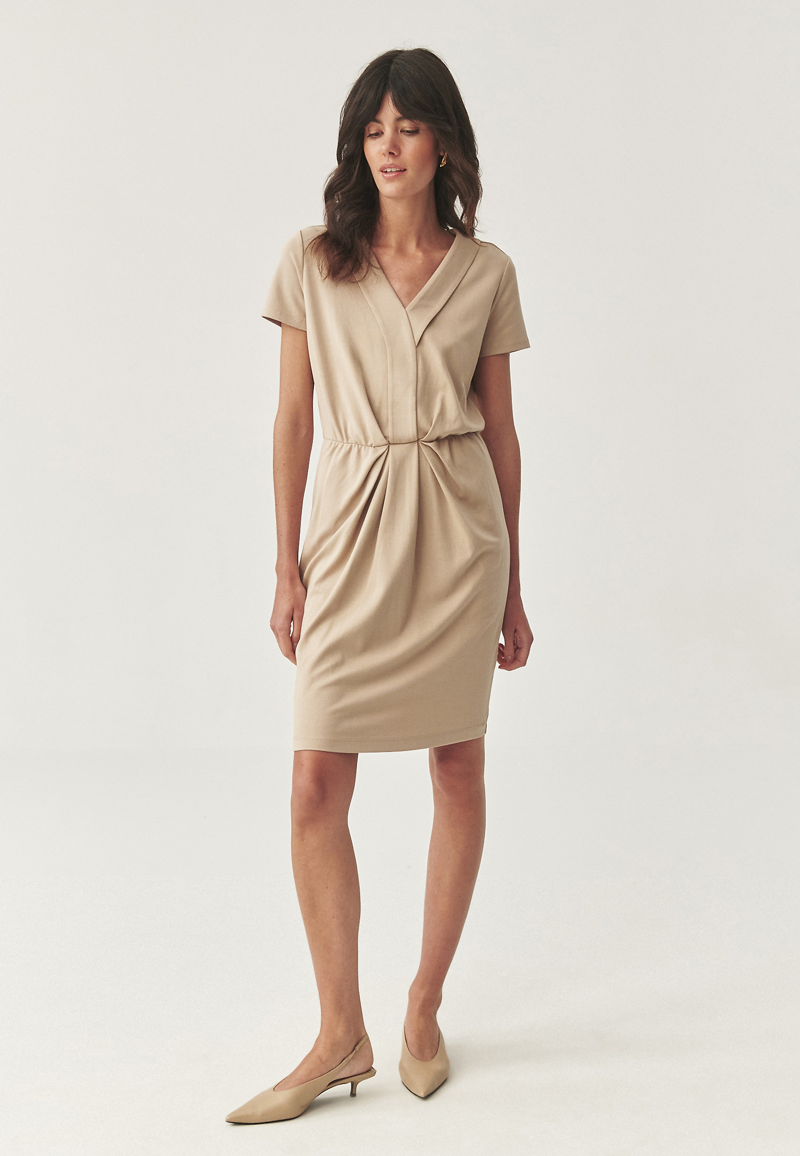 LEŽÉRNÍ ŠATY Z POHODLNÉHO ÚPLETU – INOKI LEŽÉRNÍ ŠATY Z POHODLNÉHO ÚPLETU – INOKI BÉŽOVÁ 114258