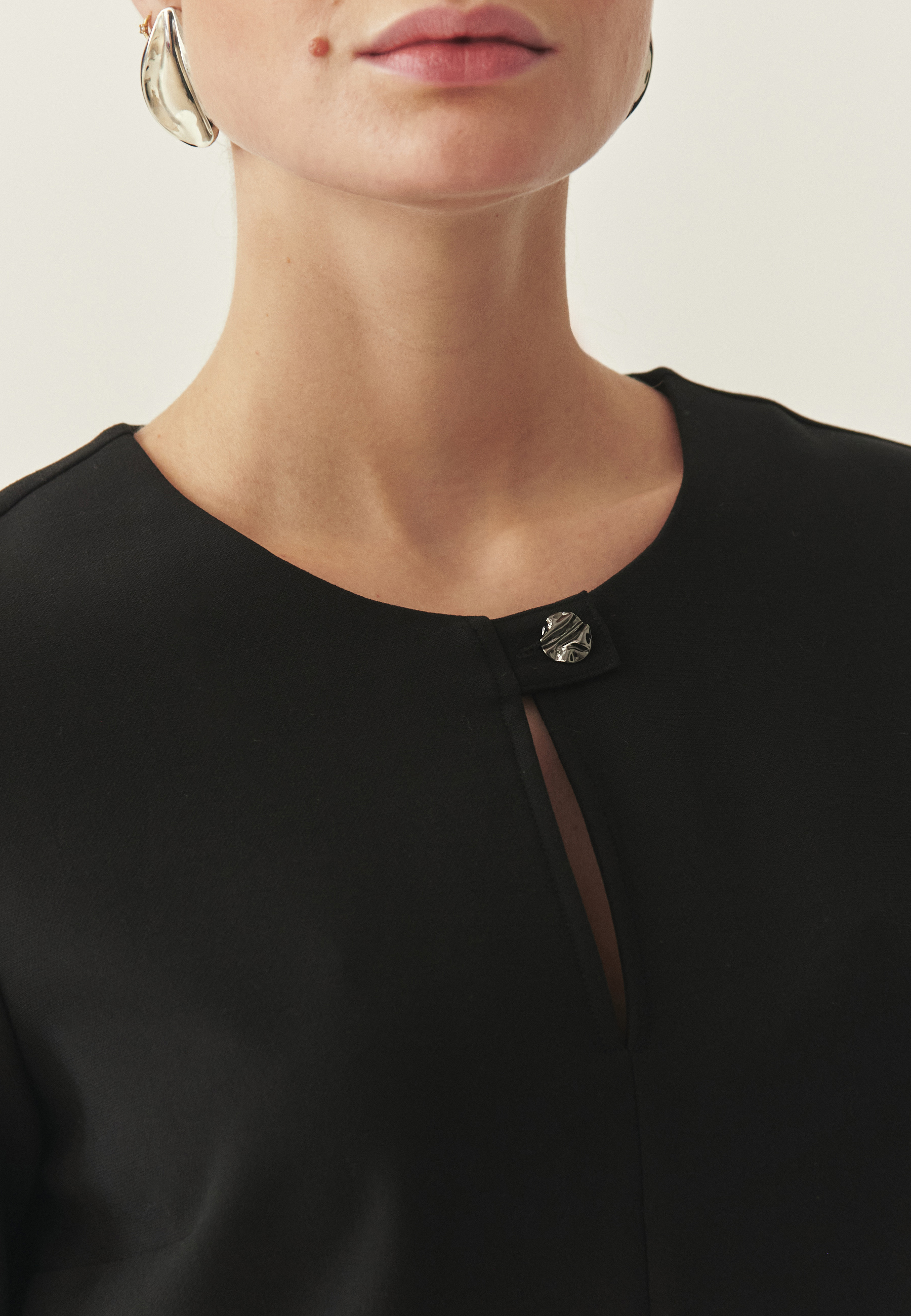 dámské úpletové šaty IVIKI ČERNÁ 2