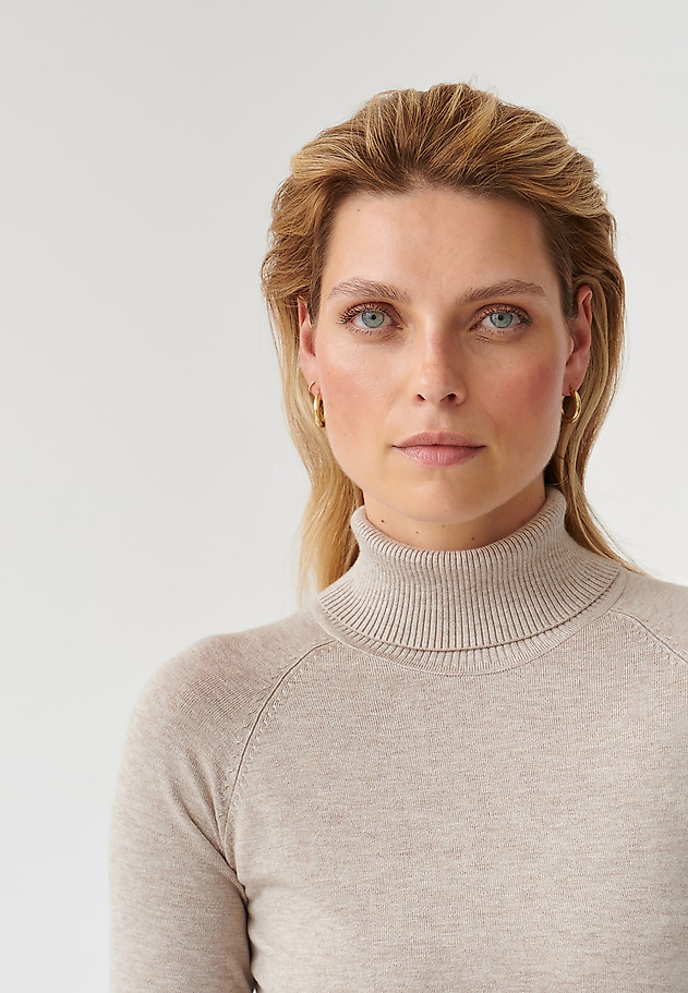 LADIES’ CLASSIC TURTLENECK NEKOKI LADIES’ CLASSIC TURTLENECK NEKOKI BEŻOWY 4