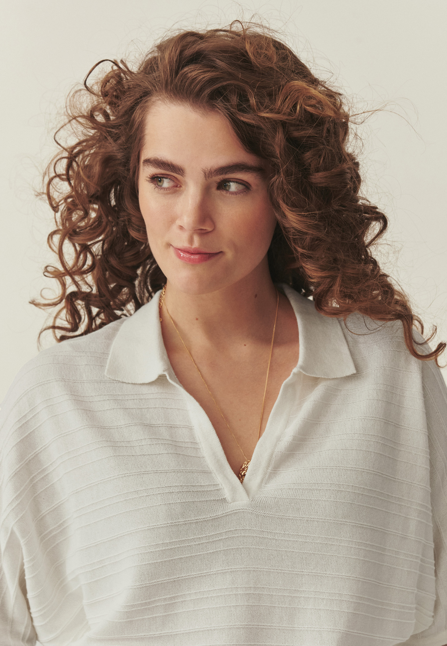 DZIANINOWA BLUZKA Z KOŁNIERZYKIEM - LIVIRI BIAŁY 2