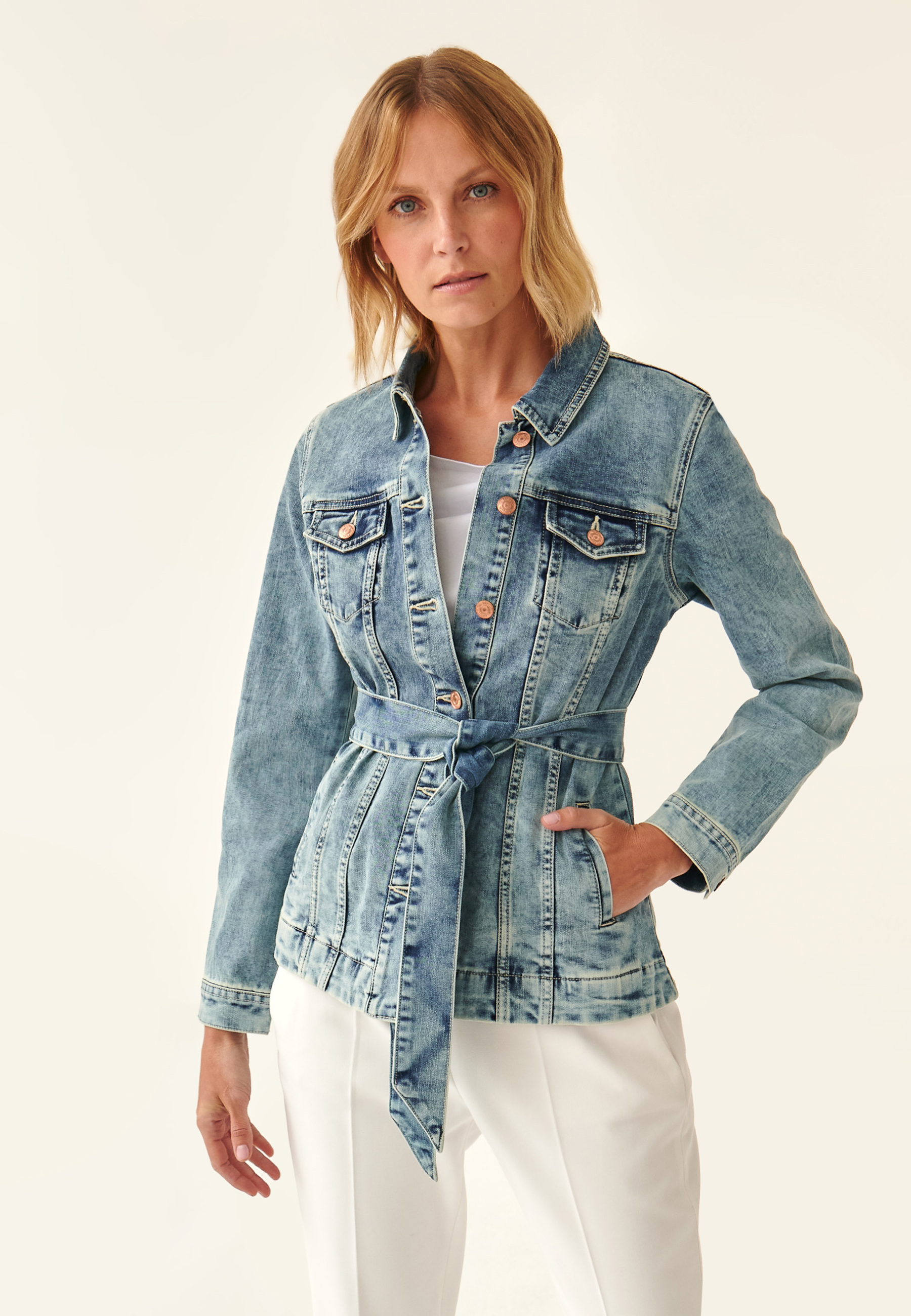 DENIM JACKET WITH A BELT BISKA
