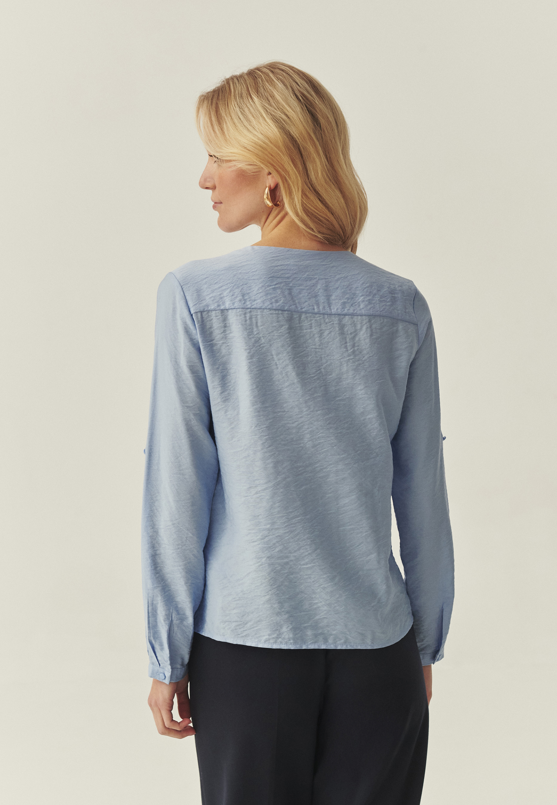 KRESZOWANA BLUZKA Z PODPINANYM RĘKAWEM - TARAMA