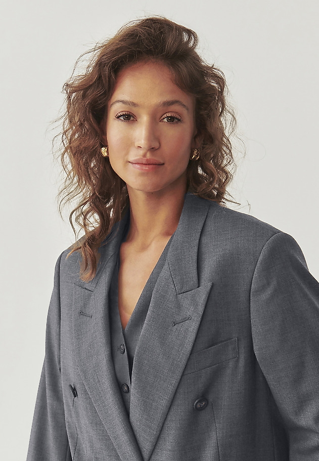 LADIES’ OVERSIZED DOUBLE-BREASTED BLAZER WITH DECORATIVE LAPELS - ERME LADIES’ OVERSIZED DOUBLE-BREASTED BLAZER WITH DECORATIVE LAPELS - ERME SZARY 7