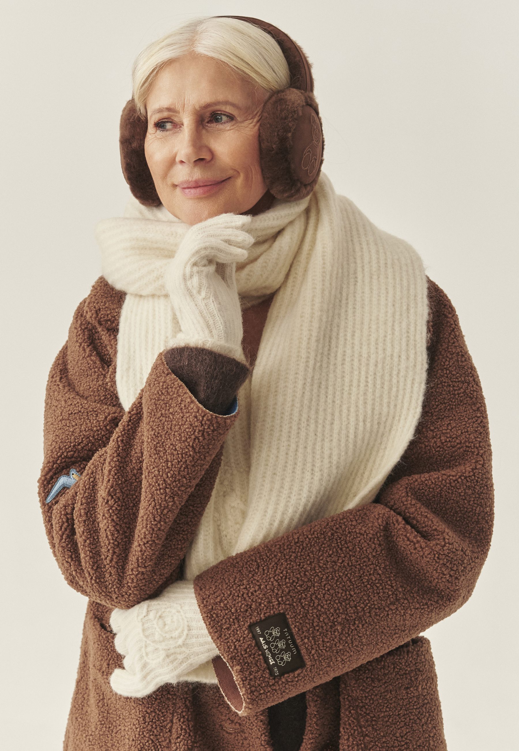 RĘKAWICZKI Z MOTYWEM MISIA USZATKA - NERULA ECRU 2