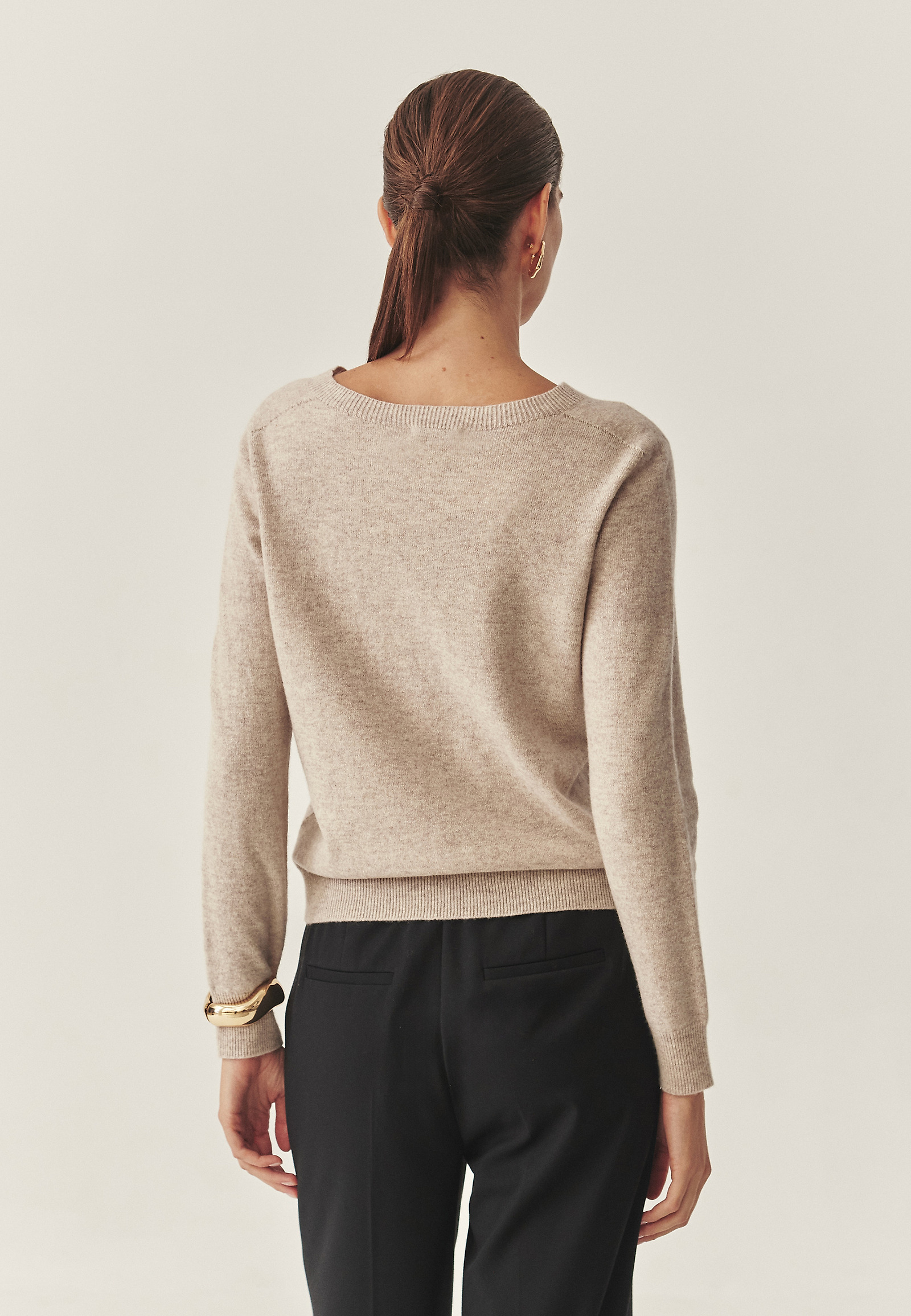 WOOL JUMPER WITH A SUBTLE SHINE - GLORIA WOOL JUMPER WITH A SUBTLE SHINE - GLORIA BÉŽOVÁ 118365