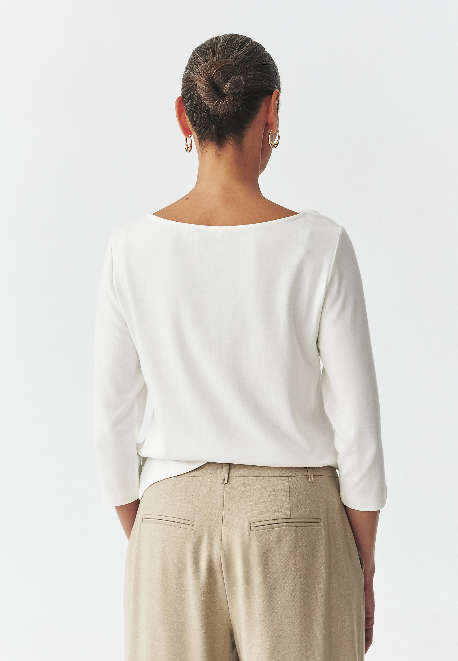 LADIES' KNITTED BLOUSE WITH “WATER” NECKLINE — BLOOM LADIES' KNITTED BLOUSE WITH “WATER” NECKLINE — BLOOM ECRU 106211