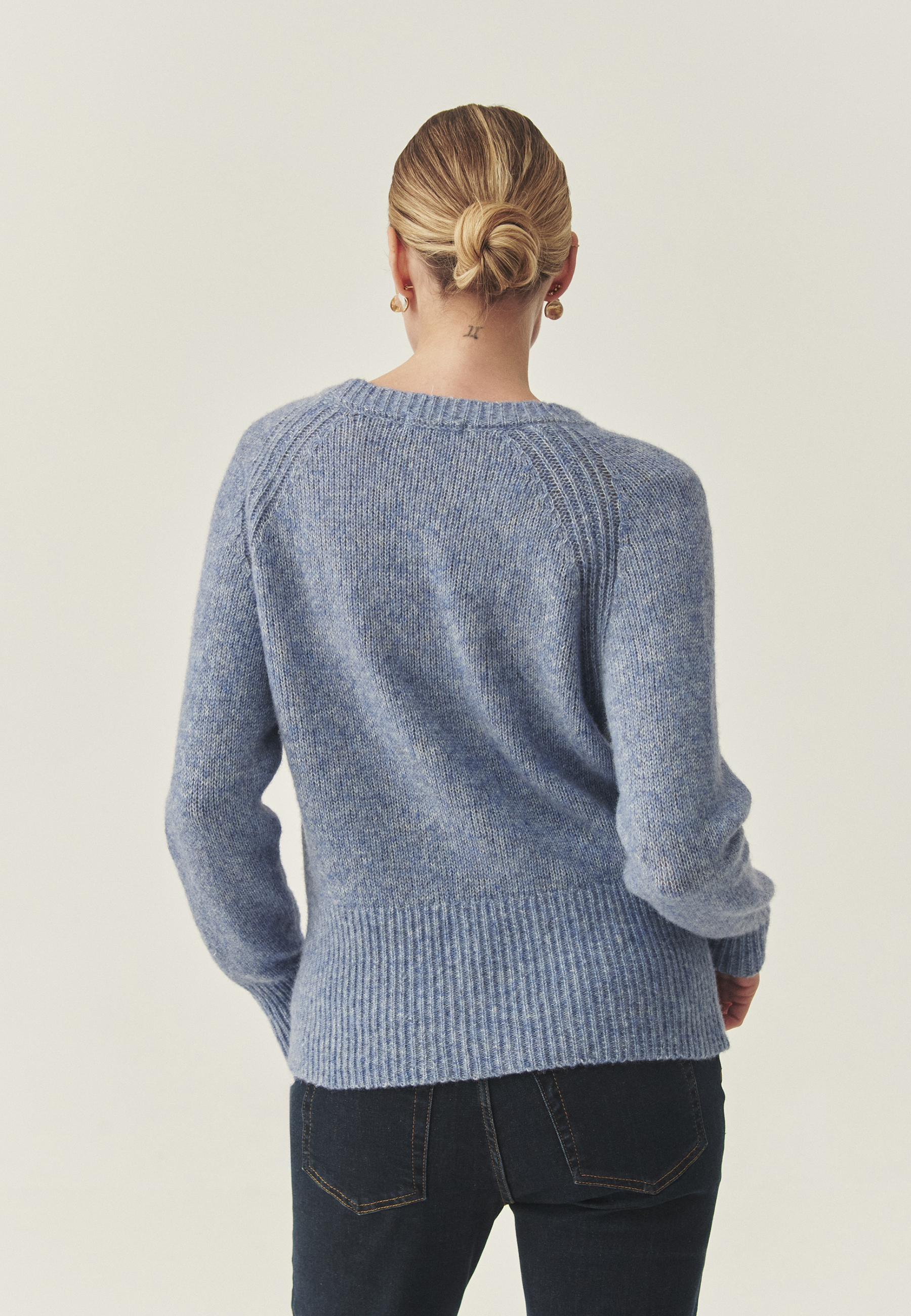 MELANŻOWY SWETER Z WEŁNĄ - SAKSO NIEBIESKI 2