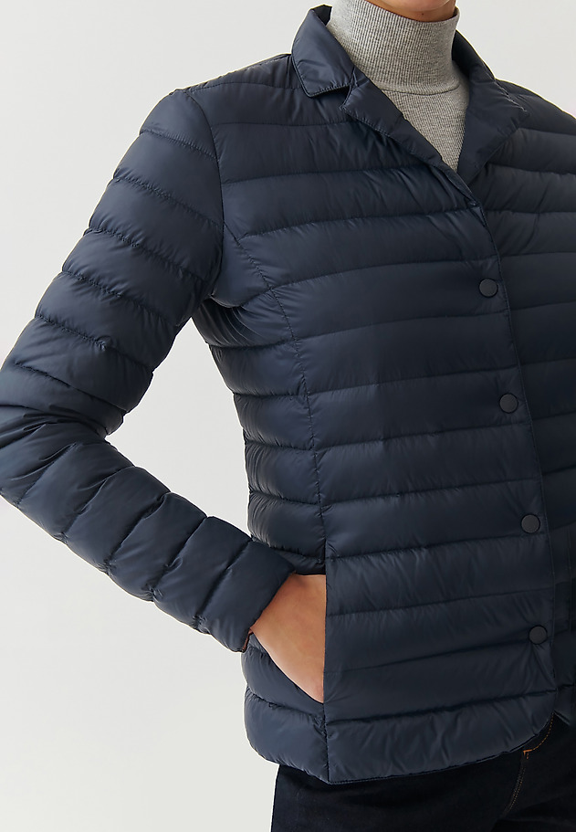 DÁMSKÁ STYLOVÁ PÉŘOVÁ BUNDA S KLOPAMI - KRISANA DÁMSKÁ STYLOVÁ PÉŘOVÁ BUNDA S KLOPAMI - KRISANA TMAVĚ MODRÁ 5