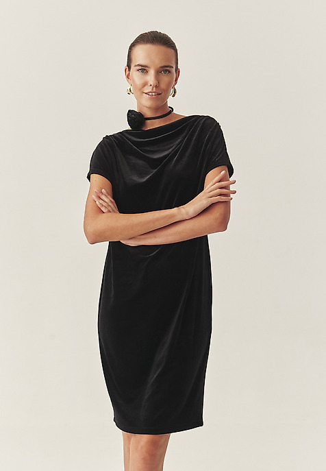 WELUROWA SUKIENKA Z KWIATOWYM ELEMENTEM OZDOBNYM - MIRATI CZARNY 2