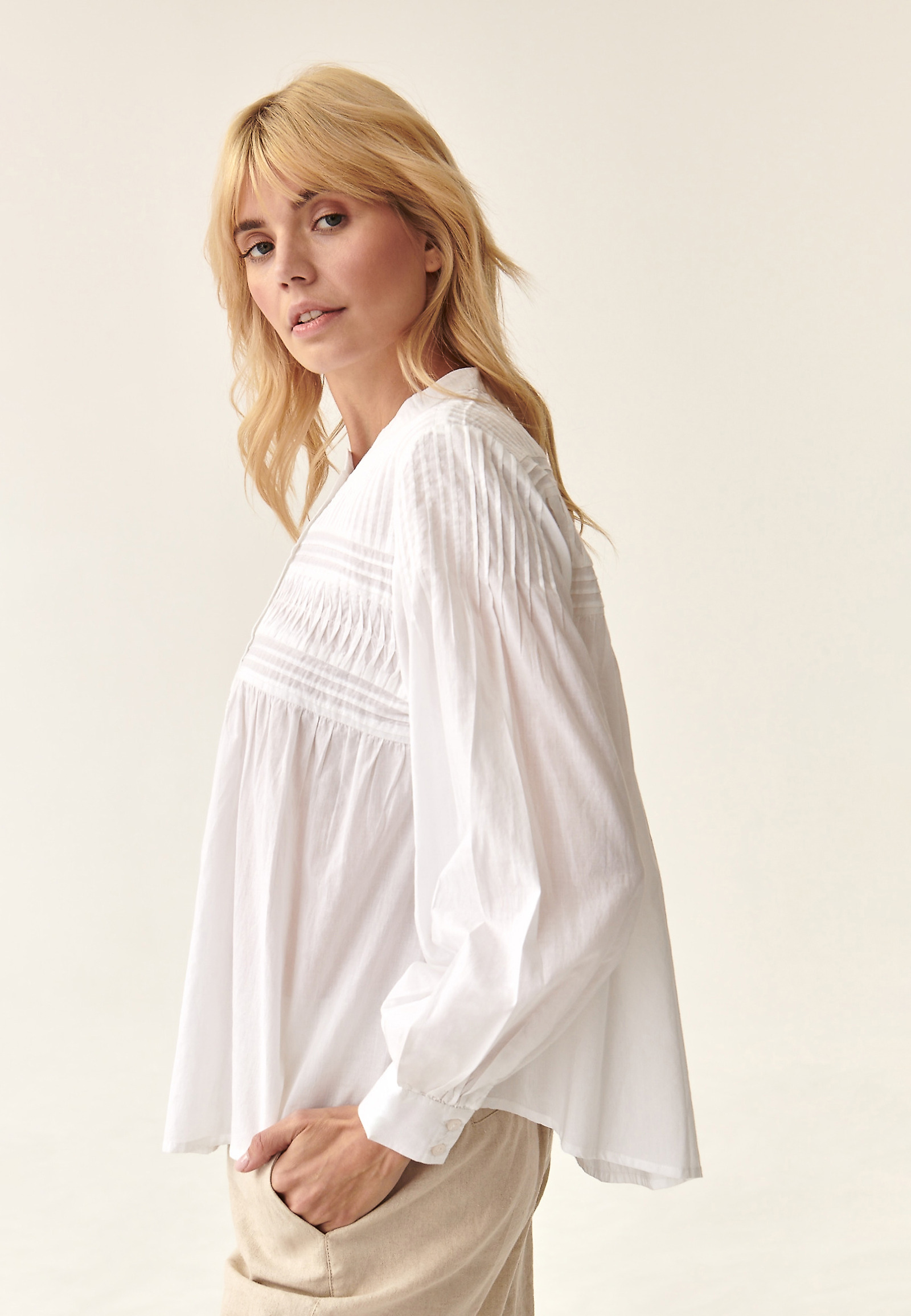 BATYSTOWA BLUZKA Z OZDOBYMI PRZESZYCIAMI BABTISTI BATYSTOWA BLUZKA Z OZDOBYMI PRZESZYCIAMI BABTISTI BIAŁY 87689