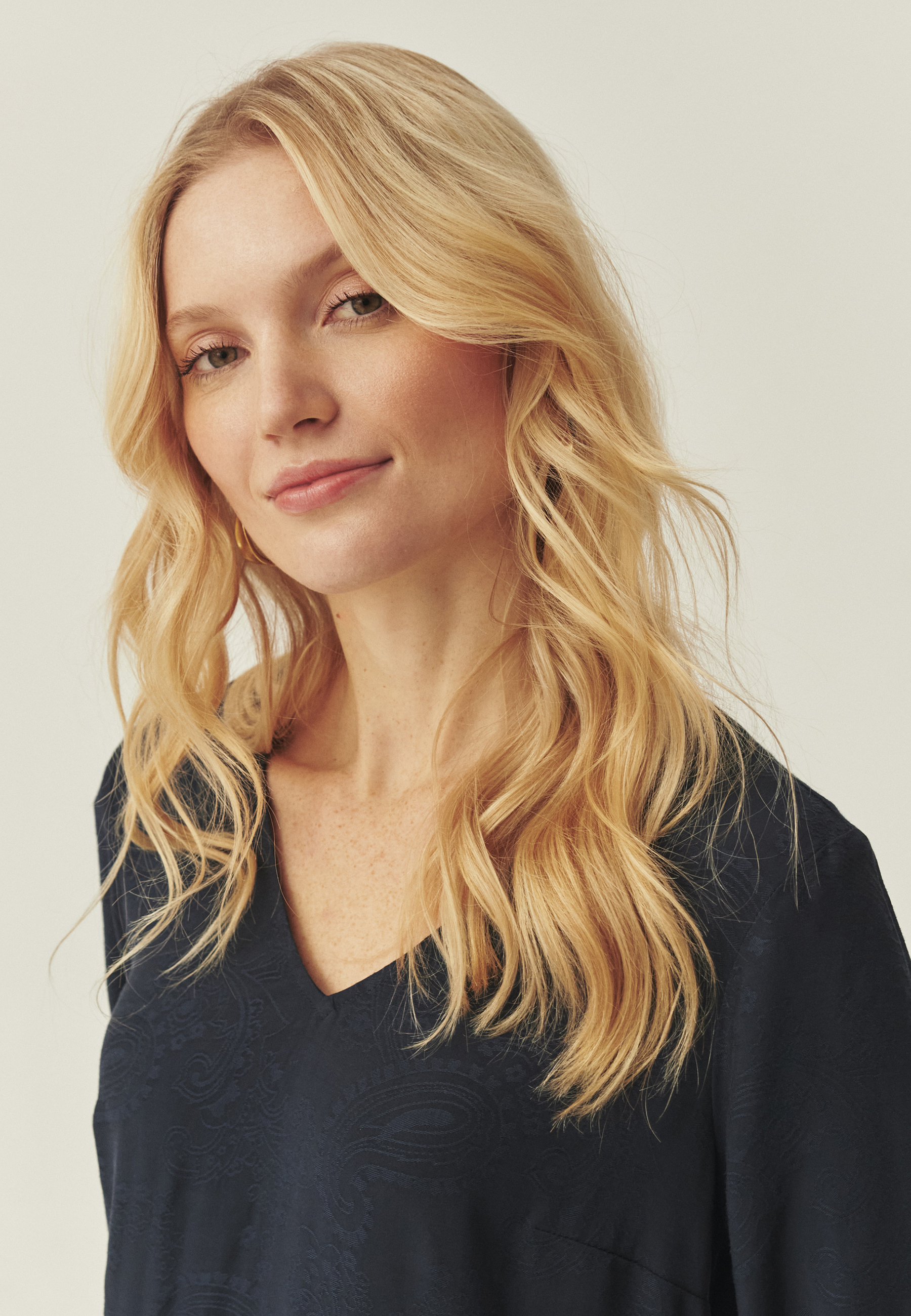 HAFTOWANA SUKIENKA Z WISKOZY - TIKATA 1